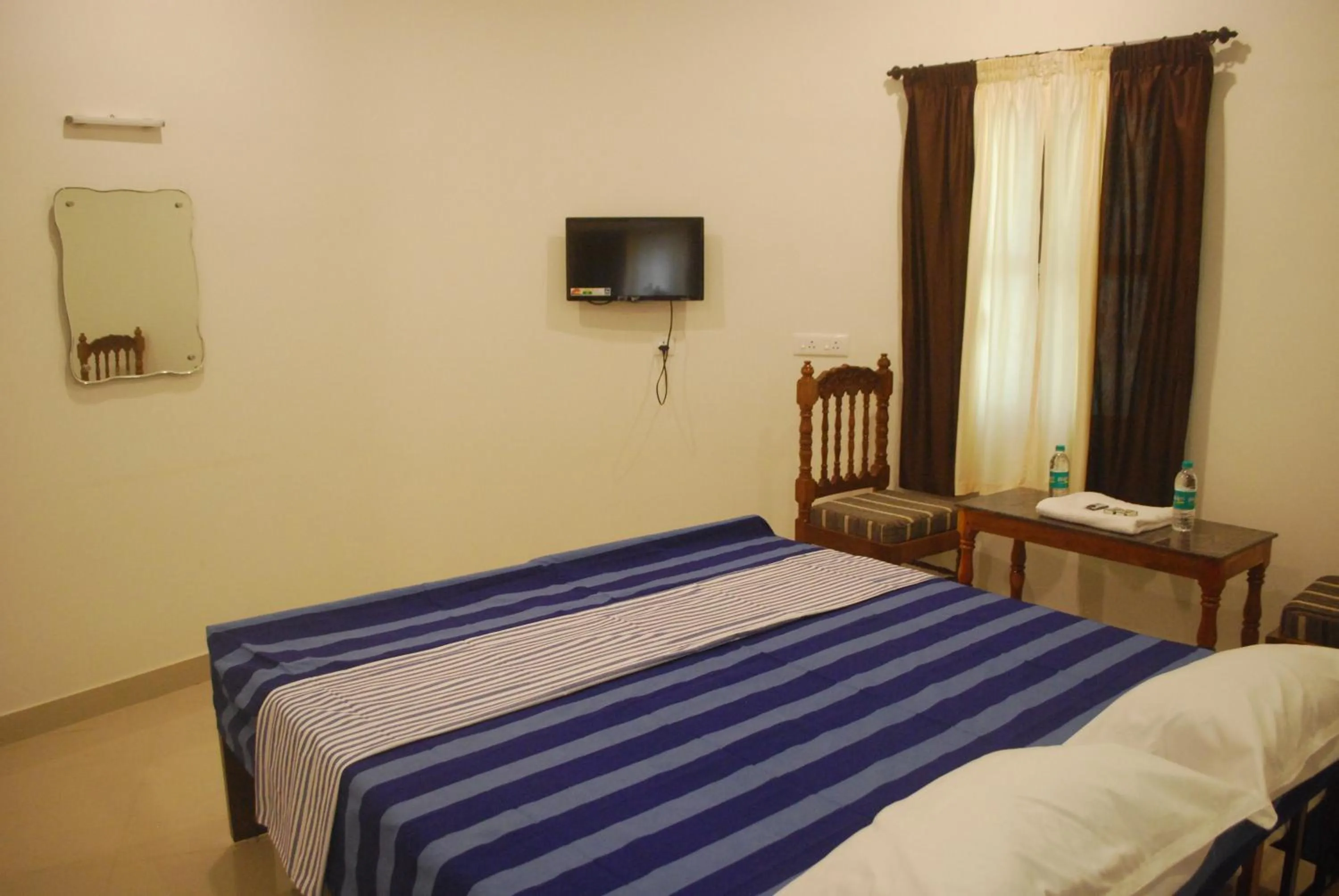 Bed in Hotel Jebasakthy