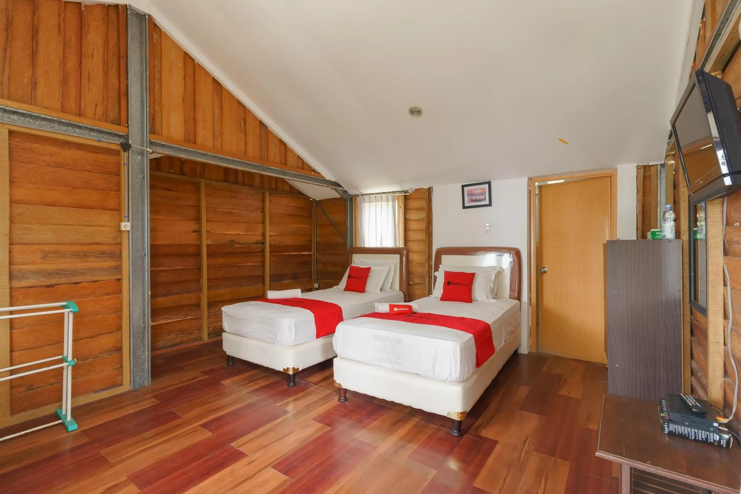 Bedroom, Bed in RedDoorz Syariah at Sumur Tiga Beach Sabang Aceh