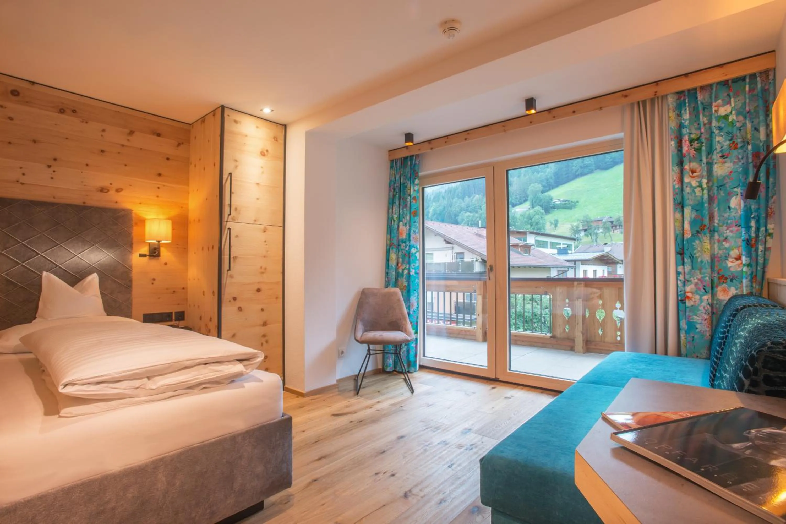 Photo of the whole room, Bed in Hotel Tipotsch