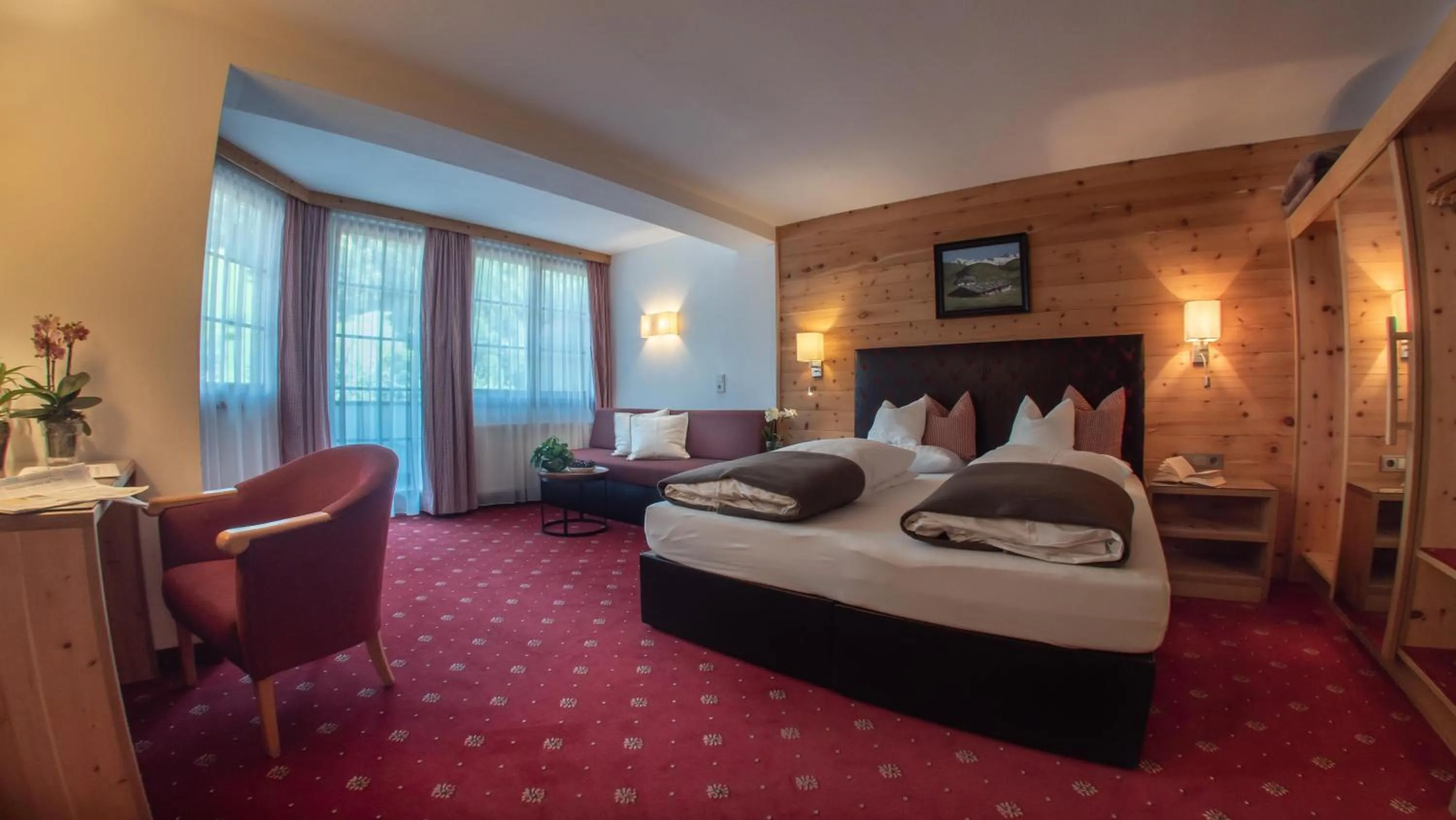 Photo of the whole room, Bed in Hotel Tipotsch