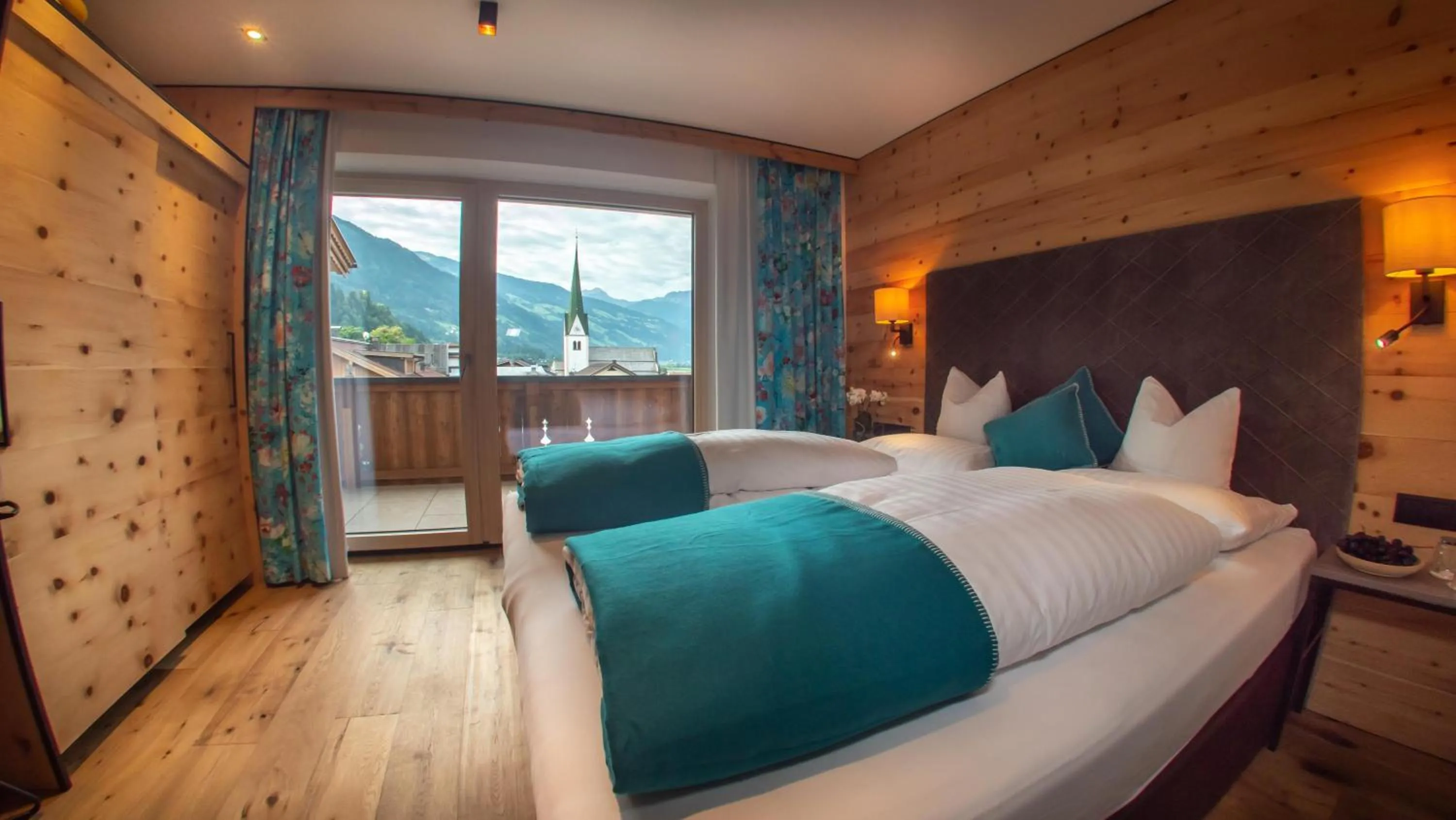 Photo of the whole room, Bed in Hotel Tipotsch