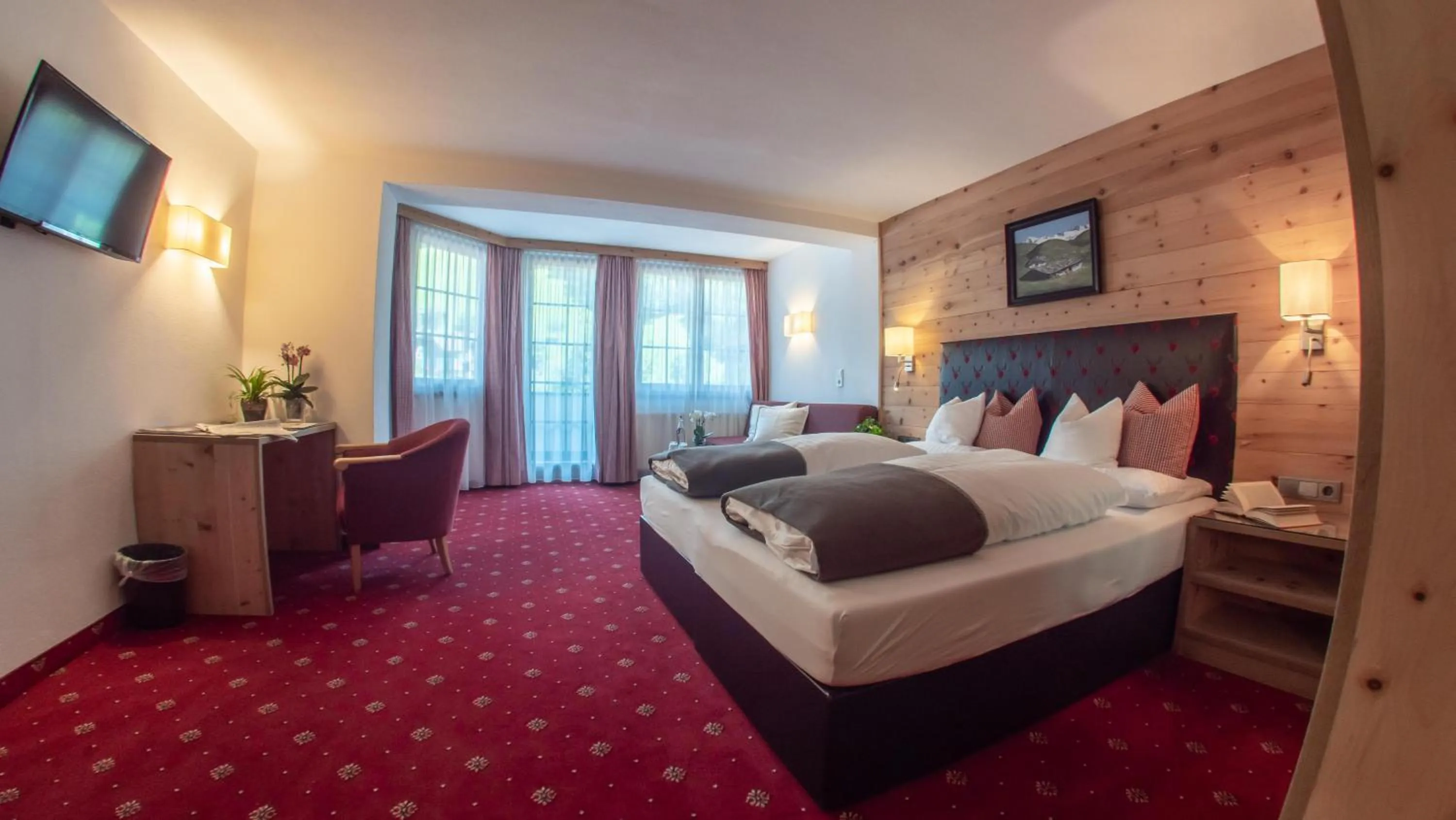 Photo of the whole room, Bed in Hotel Tipotsch