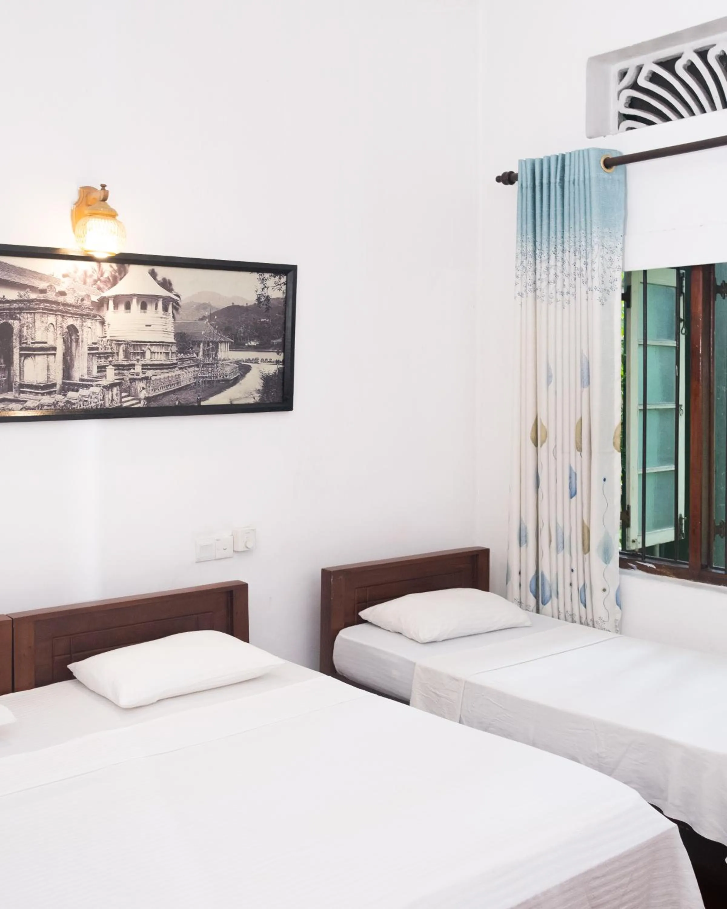 Bed in Fortuna Heritage Home