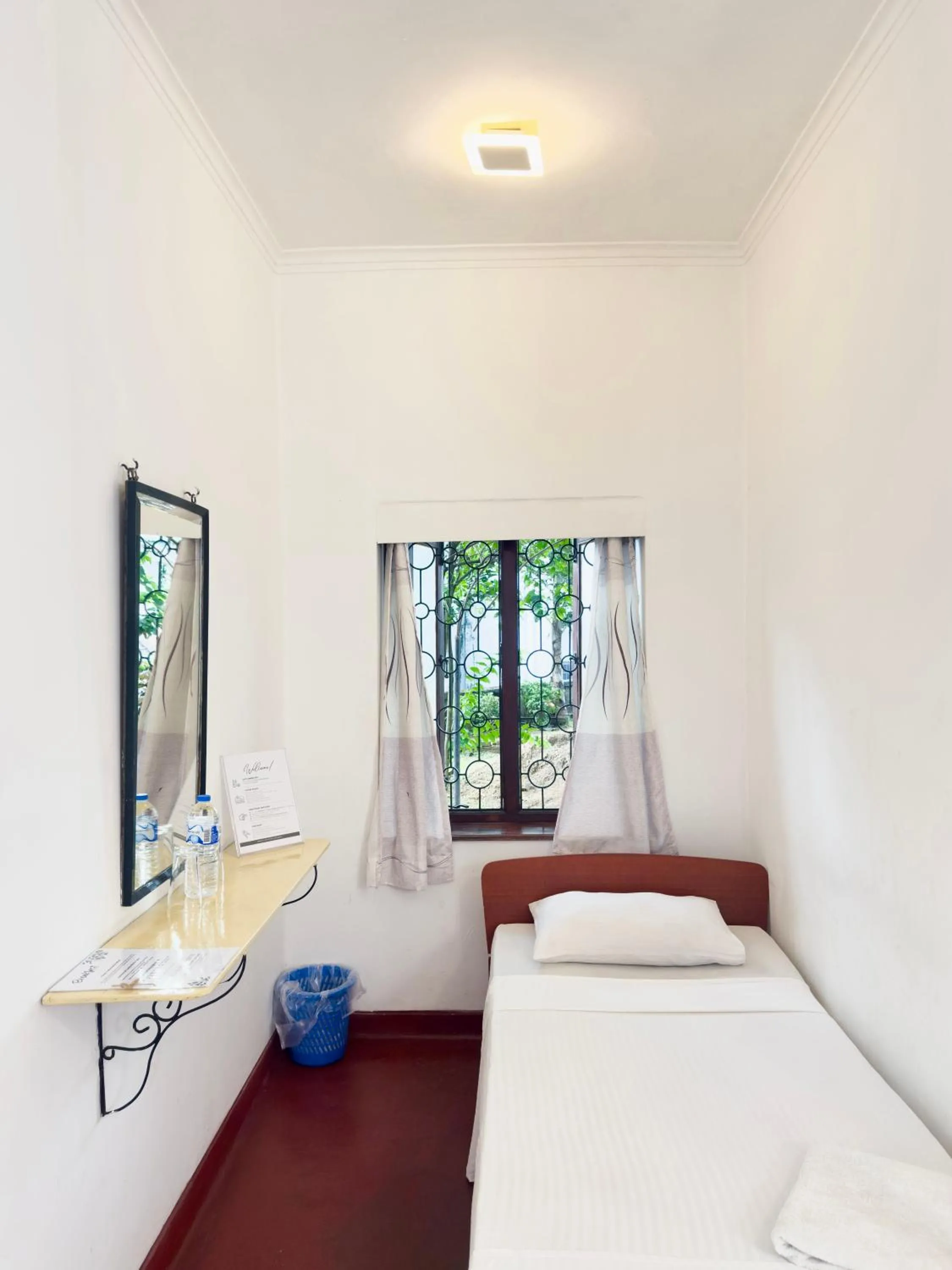 Bed in Fortuna Heritage Home