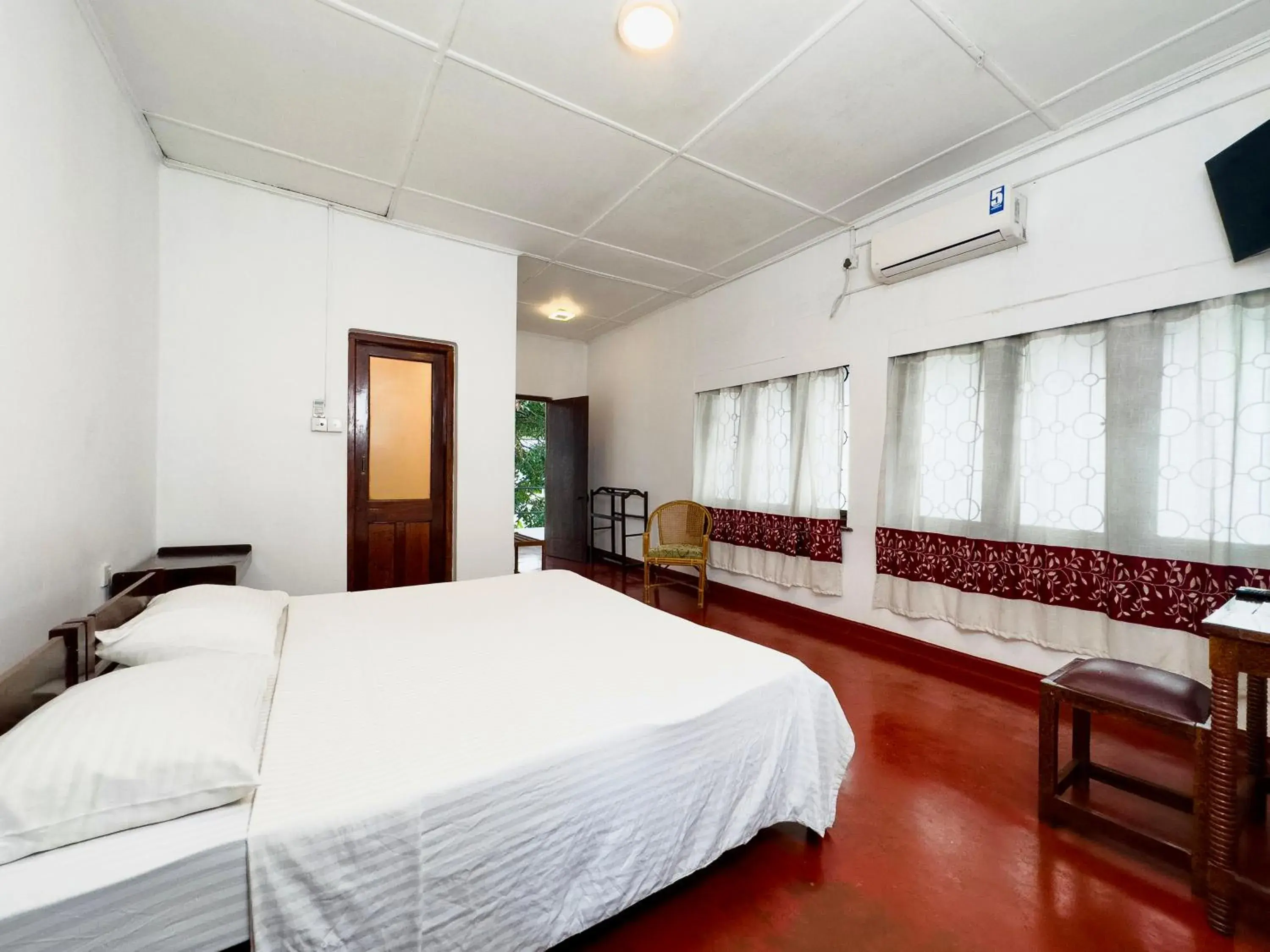 Double Room in Fortuna Heritage Home Double Room in Fortuna Heritage Home