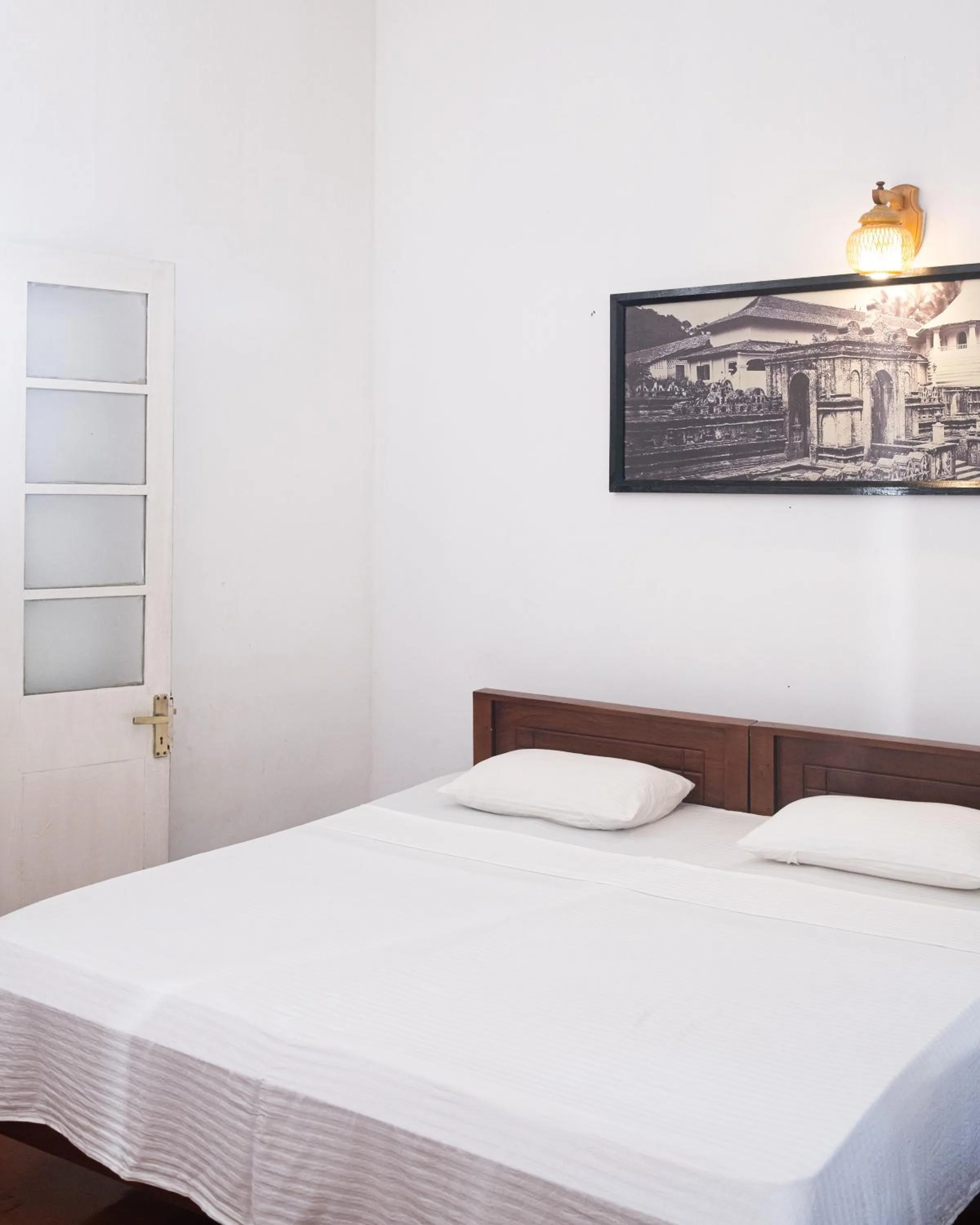 Bed in Fortuna Heritage Home