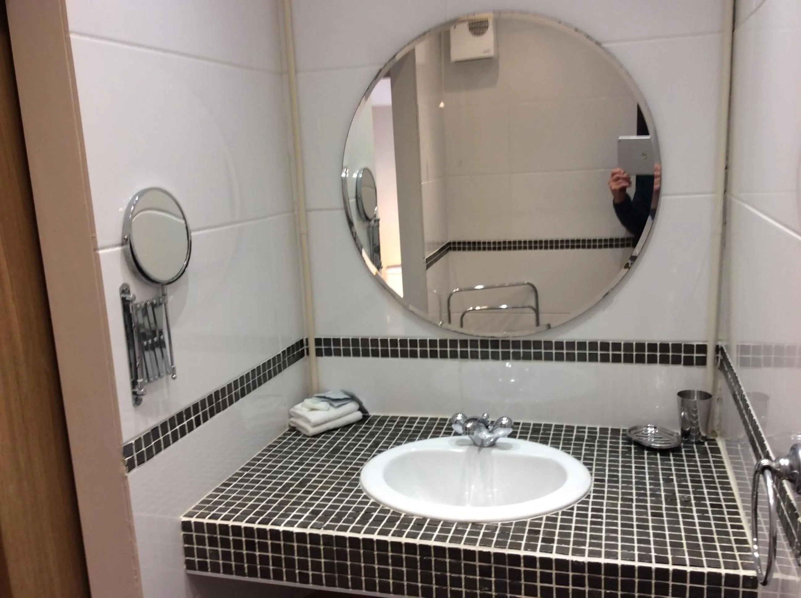 Bathroom in Cwmbach Guest House