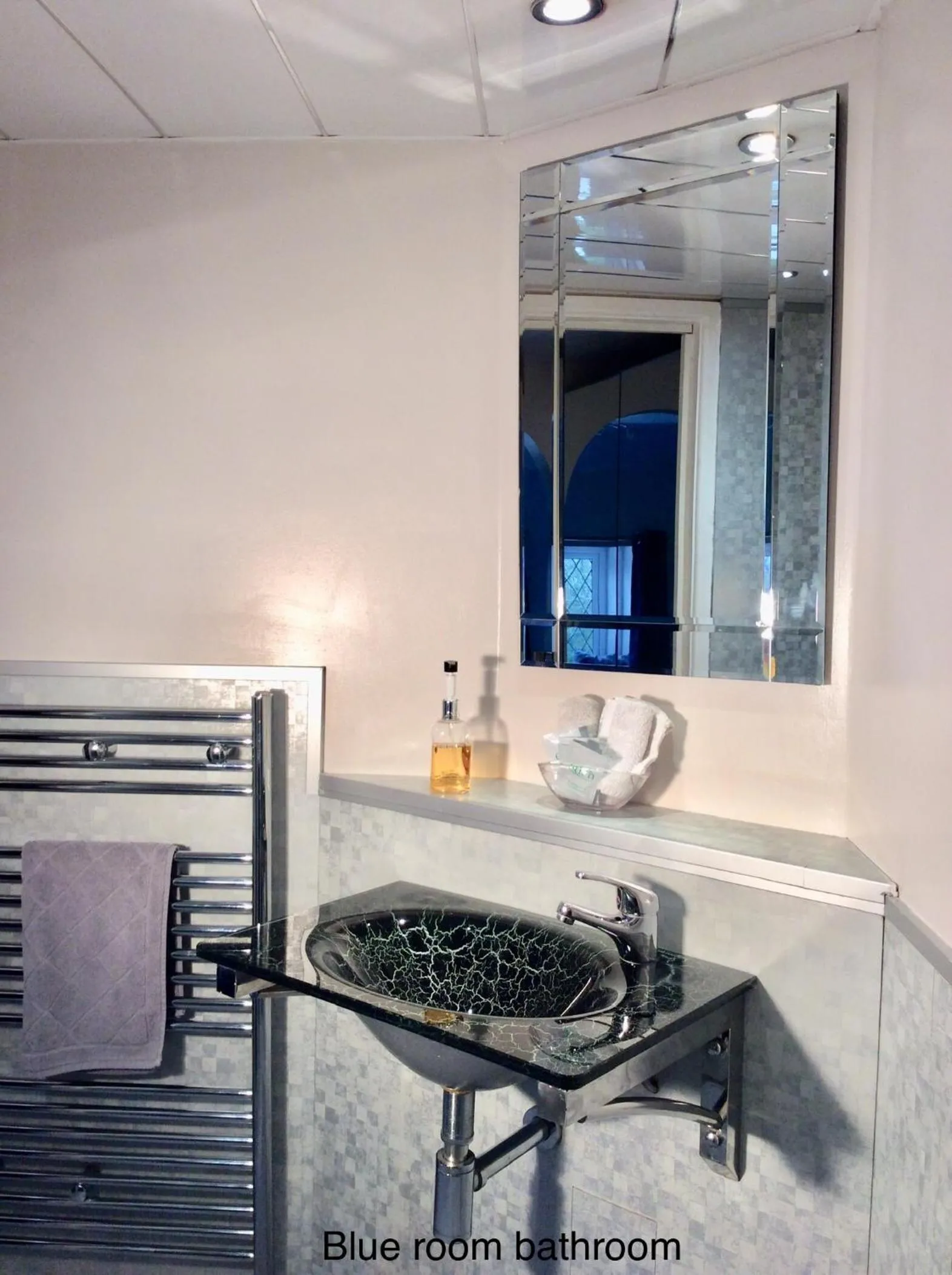 Bathroom in Cwmbach Guest House