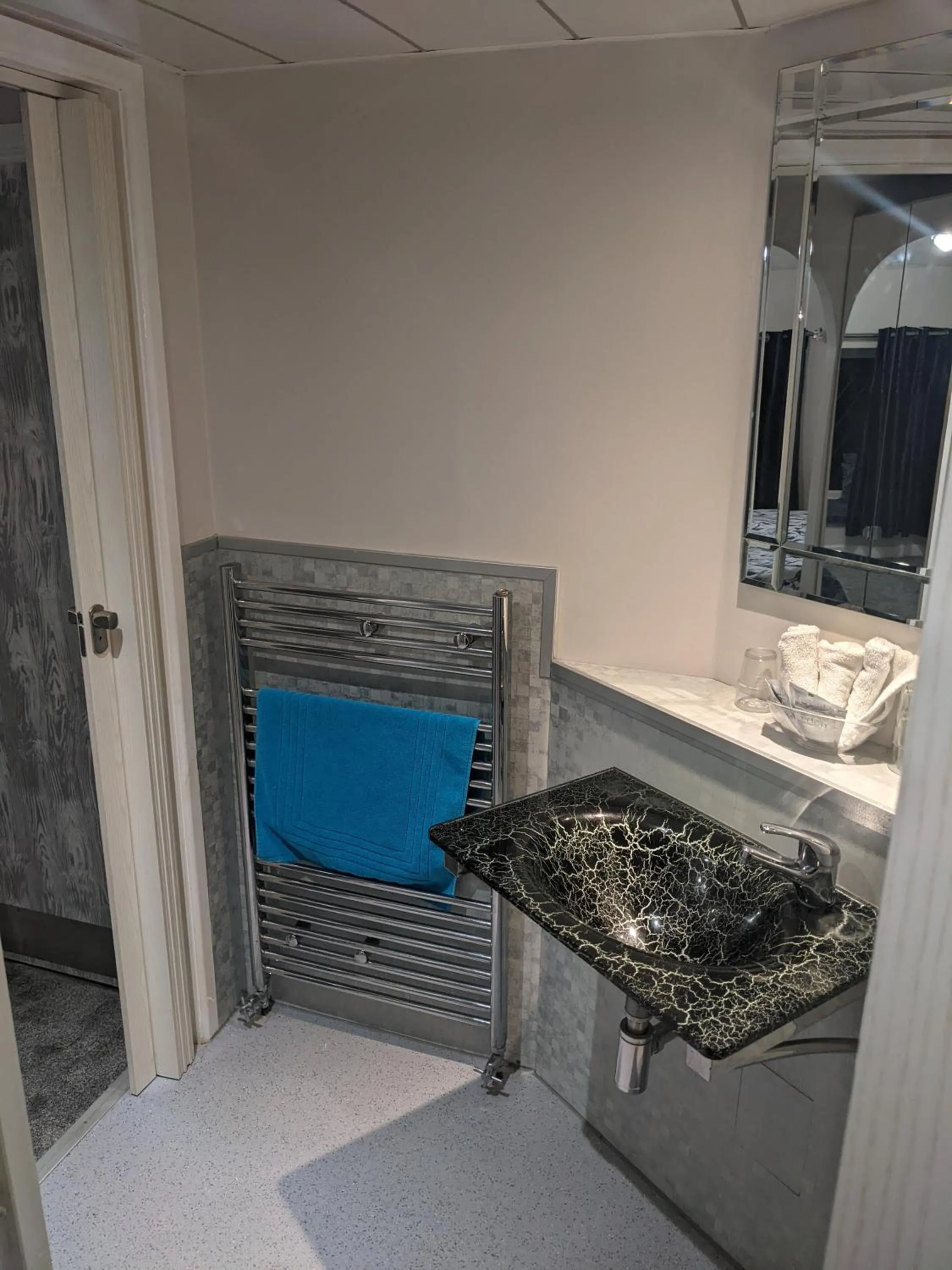 Bathroom in Cwmbach Guest House