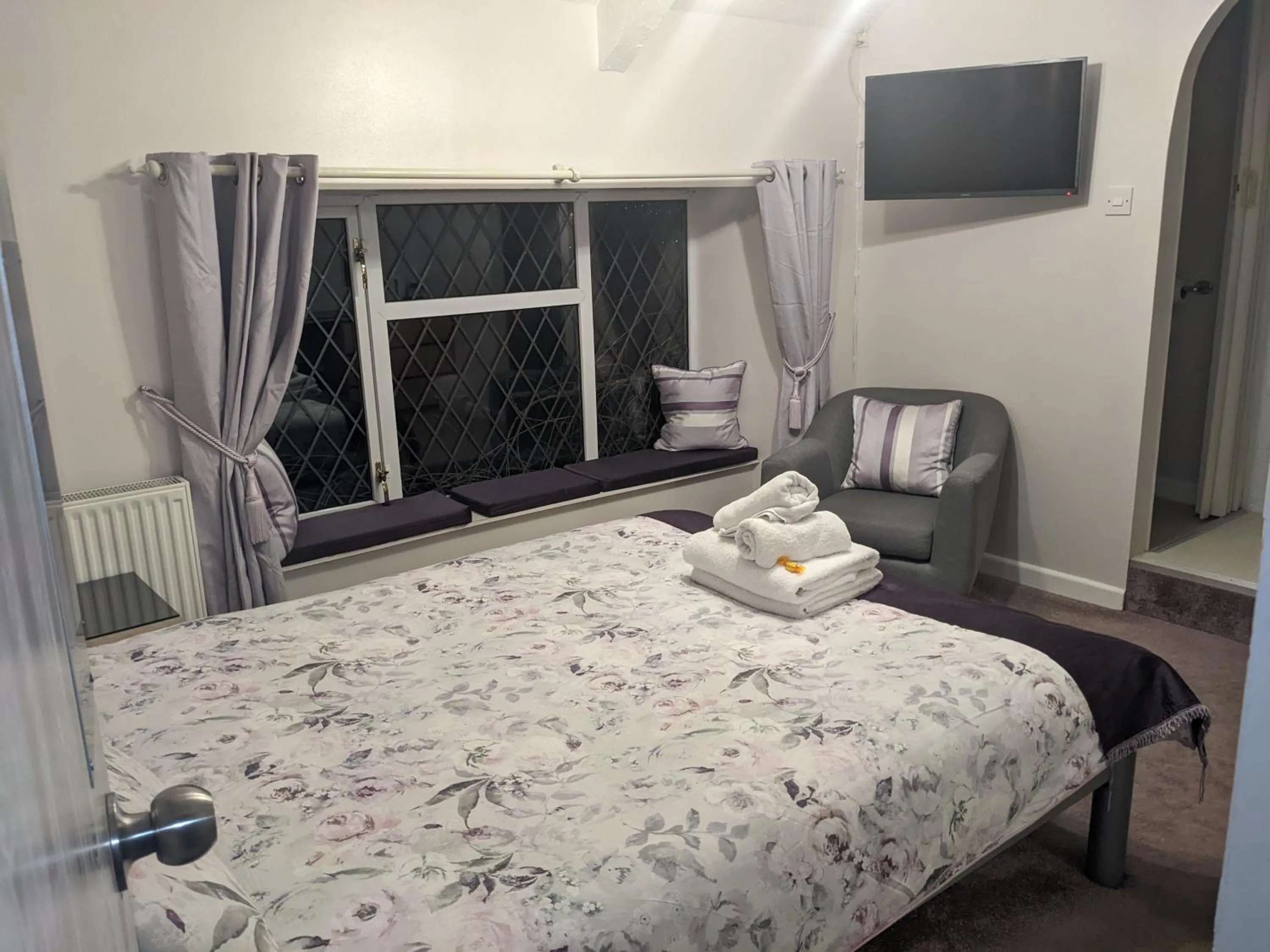 Photo of the whole room, Bed in Cwmbach Guest House
