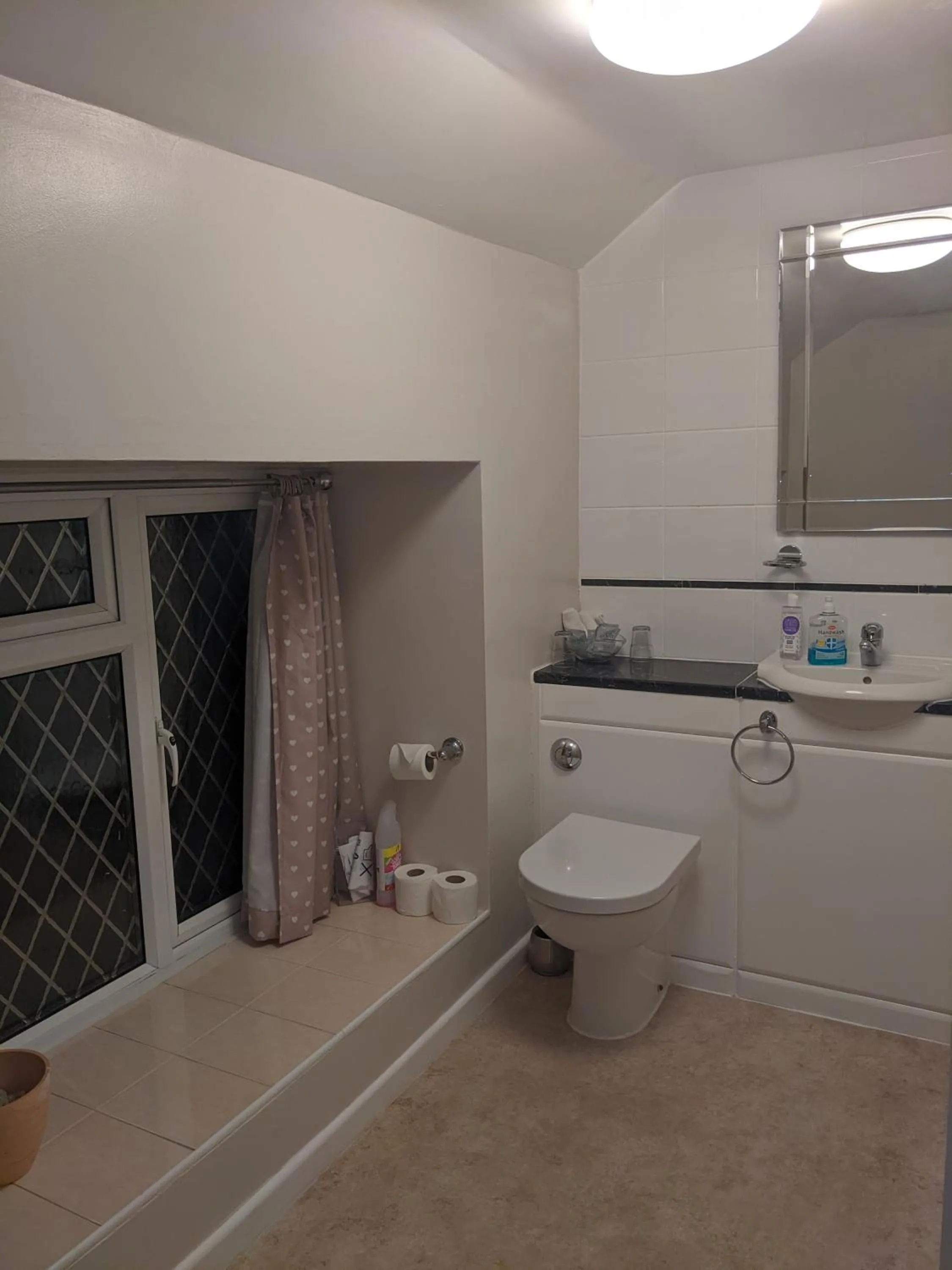Bathroom in Cwmbach Guest House