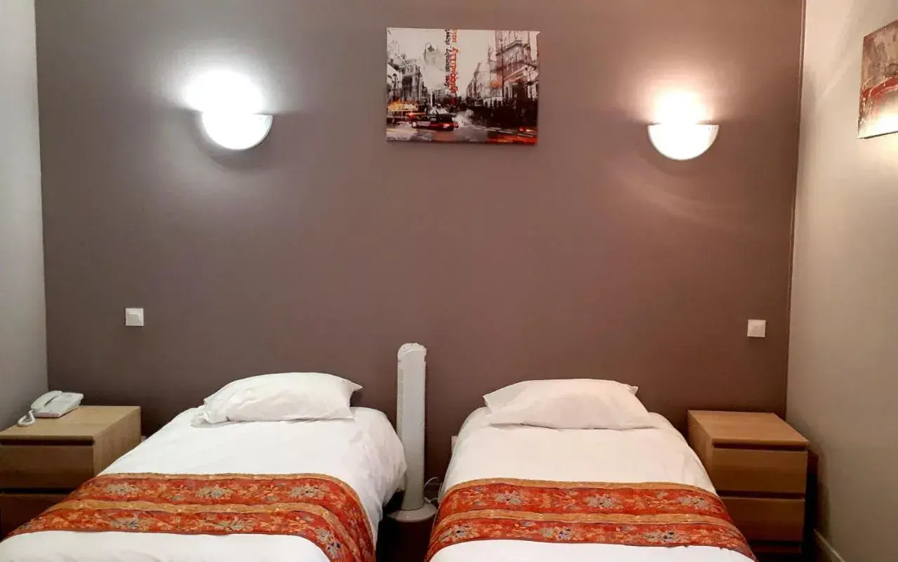 Bed in Logis Hôtel Le Val de Vence Bed in Logis Hôtel Le Val de Vence