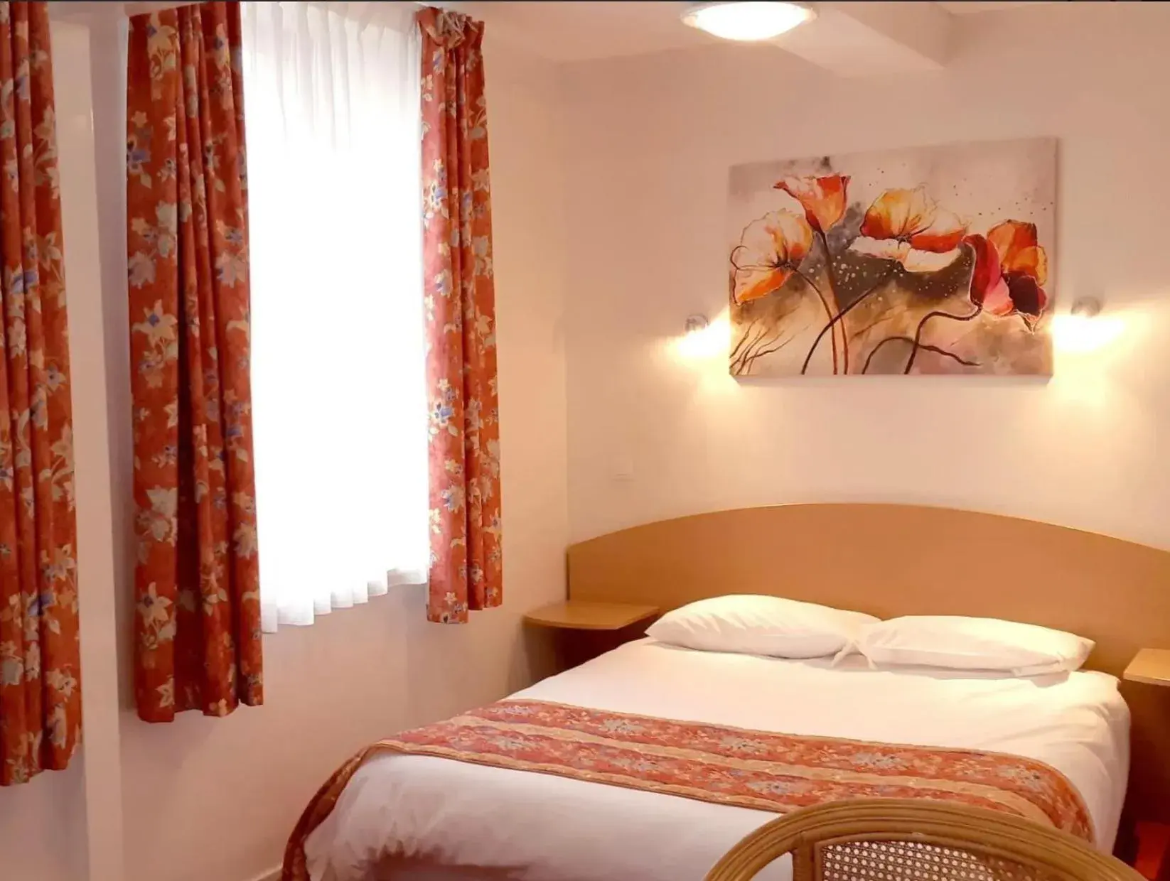Bed in Logis Hôtel Le Val de Vence Bed in Logis Hôtel Le Val de Vence