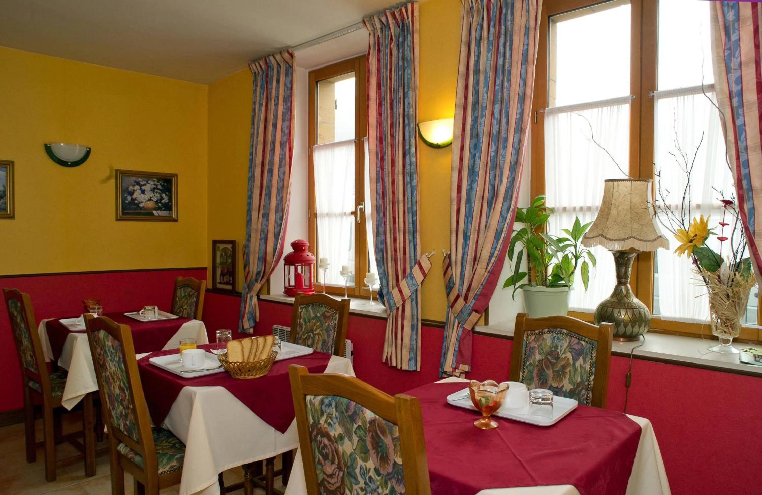 Breakfast in Logis Hôtel Le Val de Vence