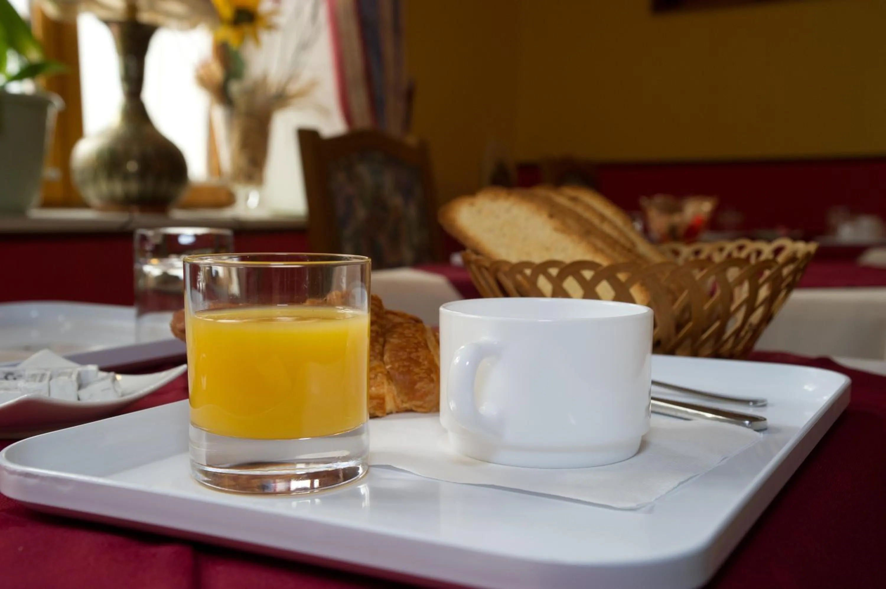 Breakfast in Logis Hôtel Le Val de Vence