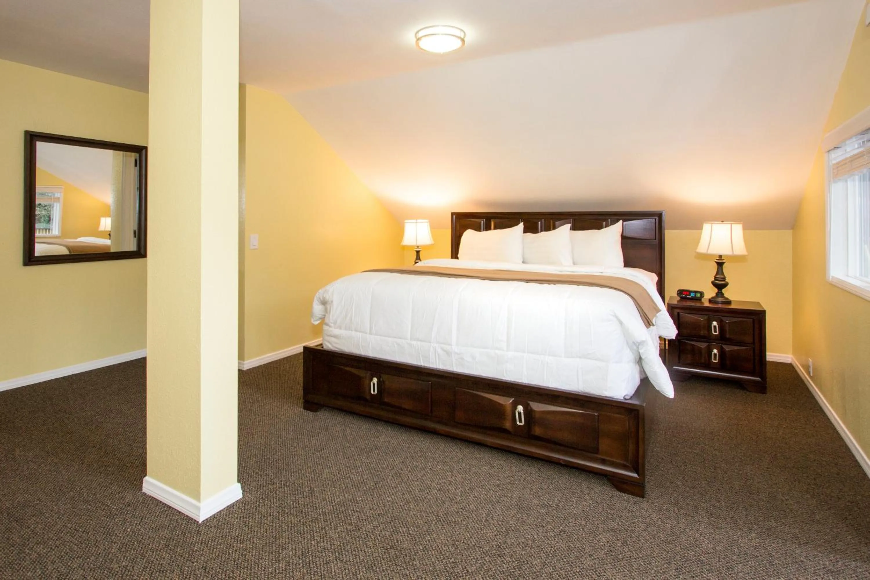 Bedroom, Bed in Edelweiss Lodge