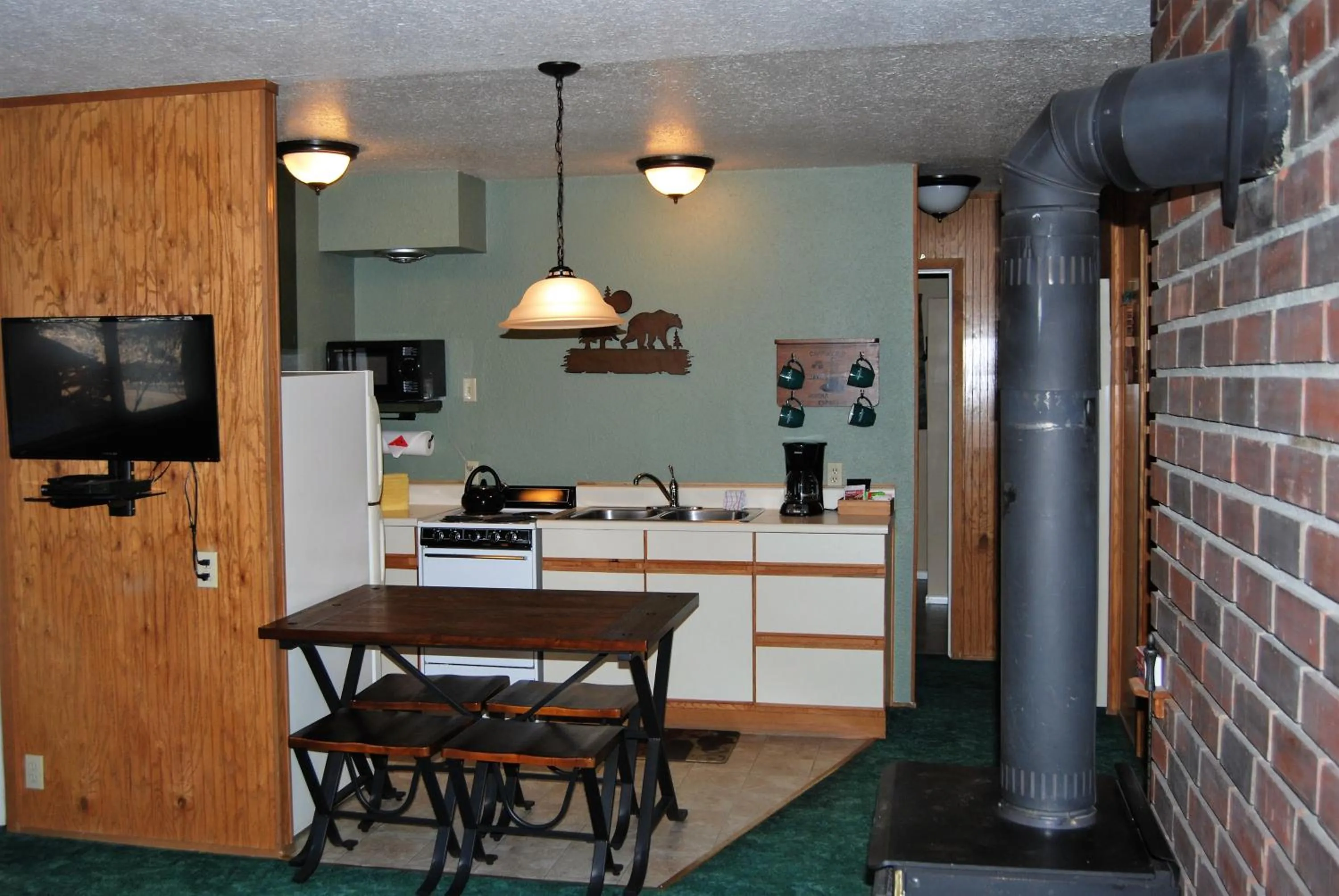 Kitchen or kitchenette in Edelweiss Lodge