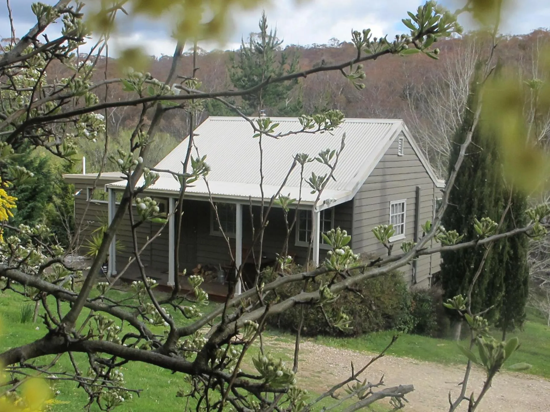 Property building in Blue Cliffs Retreat