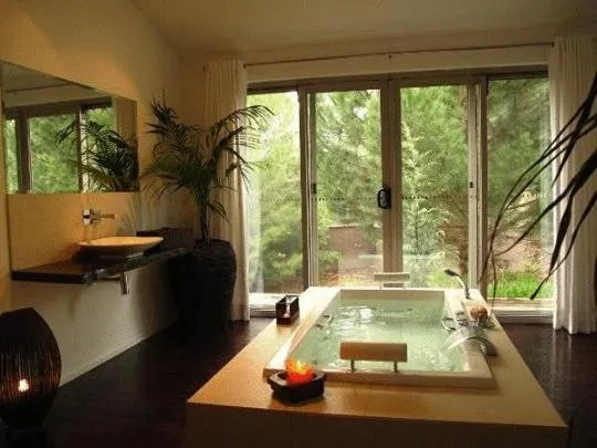 Bathroom in Blue Cliffs Retreat