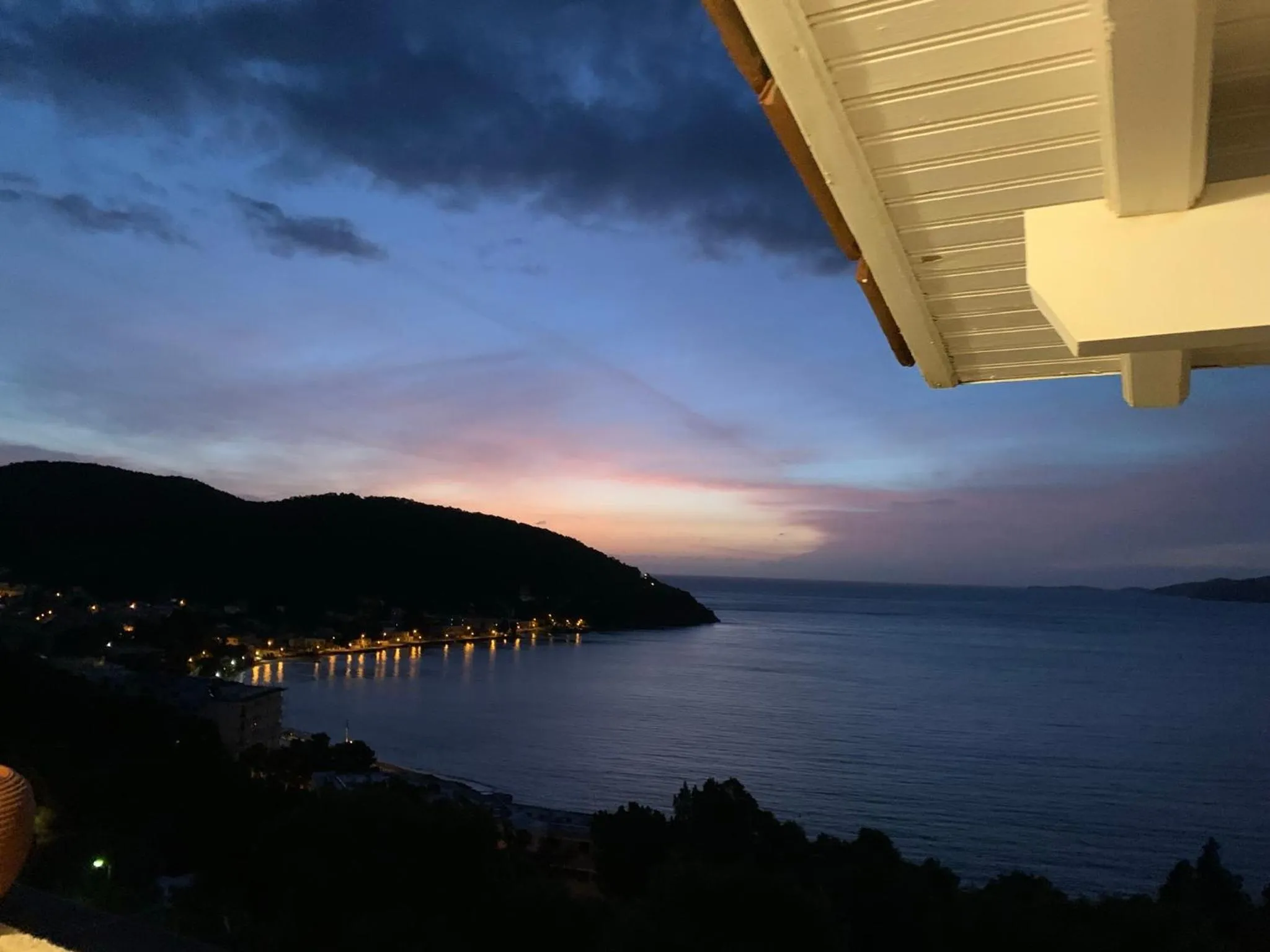 Night in Fedra Apartments