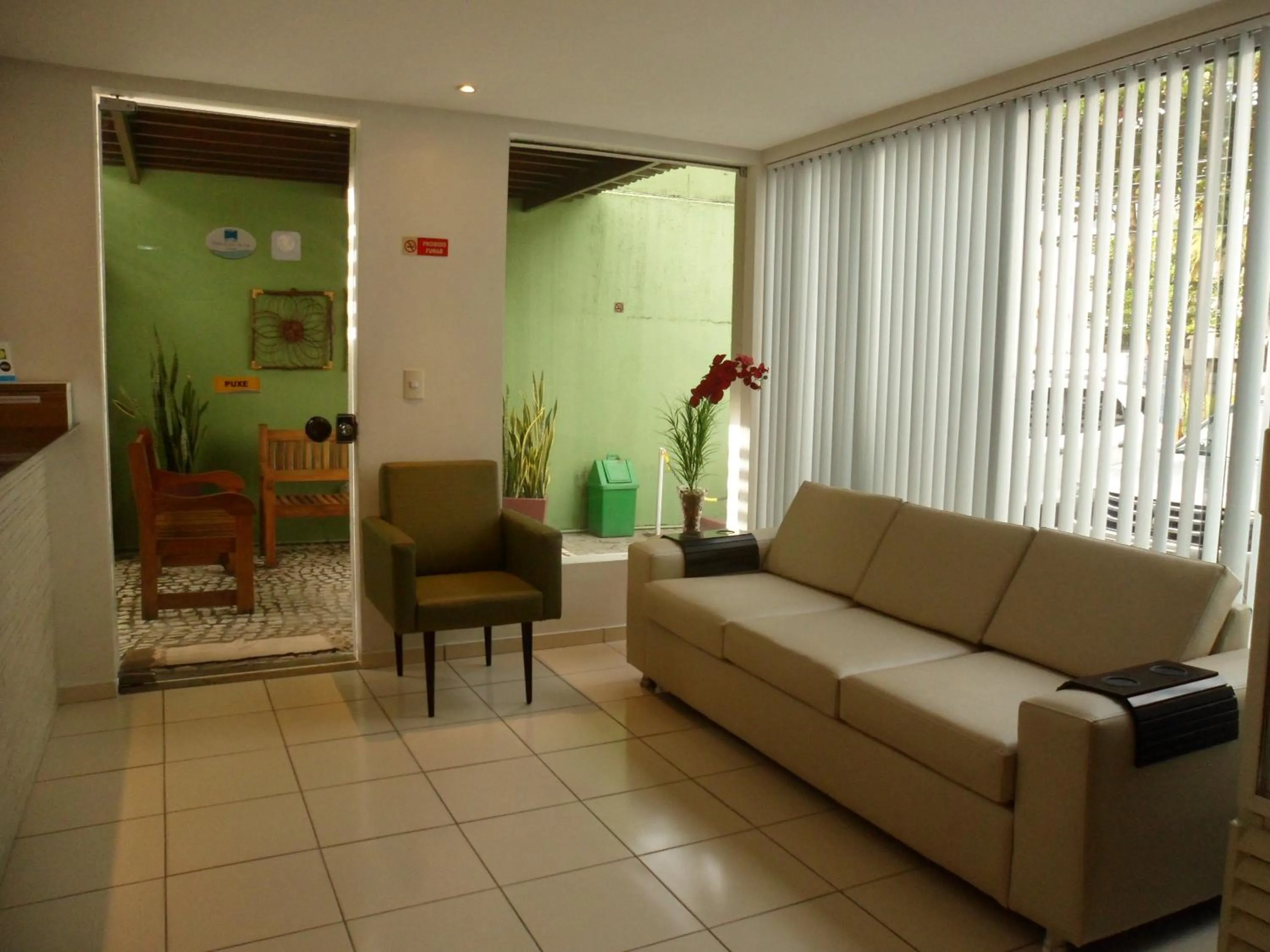 Communal lounge/ TV room in Pousada Pérola Dourada