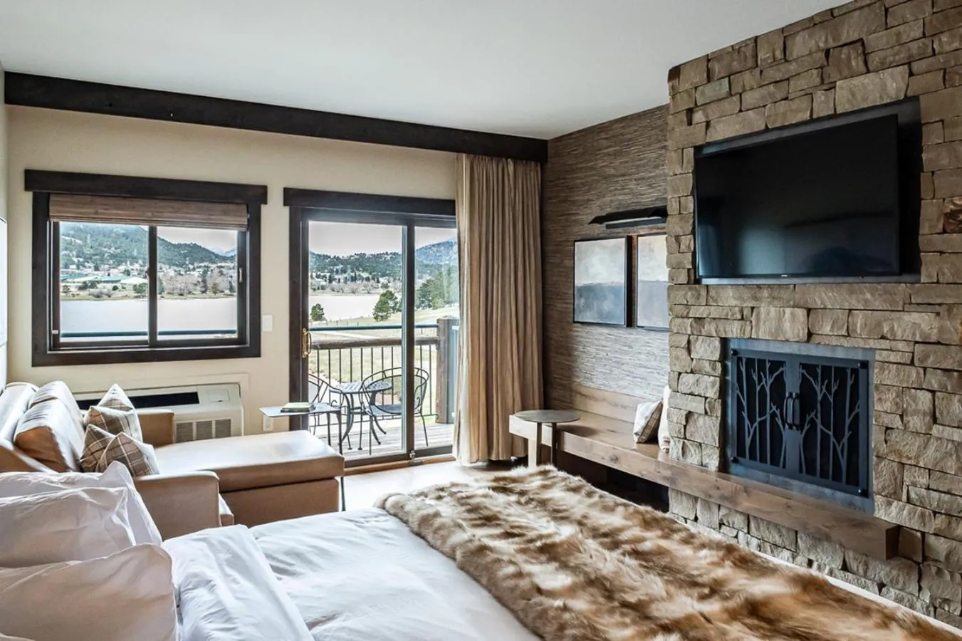 Balcony/Terrace, Bed in The Estes Park Resort