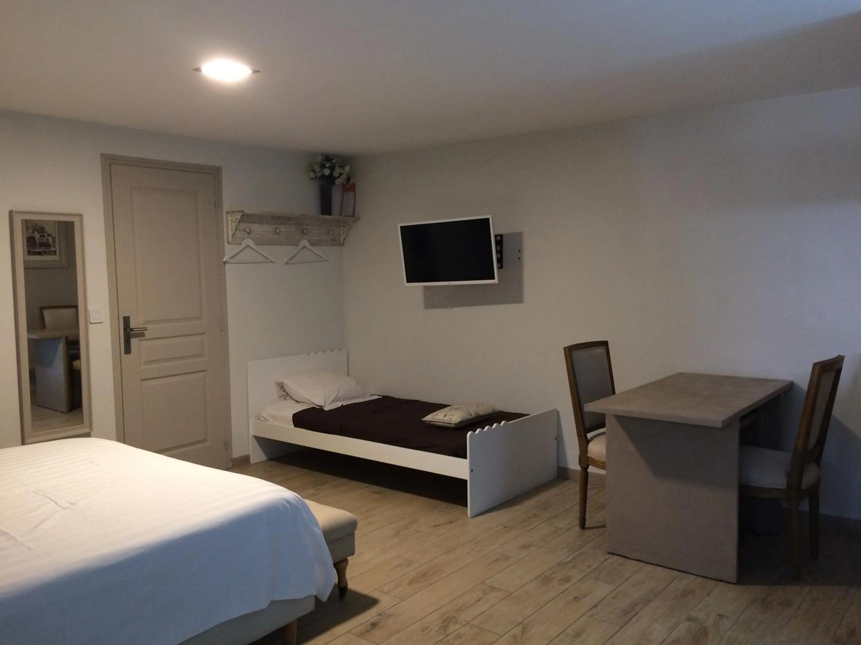 Bedroom, Bed in Chambres d hotes Couette et Campagne