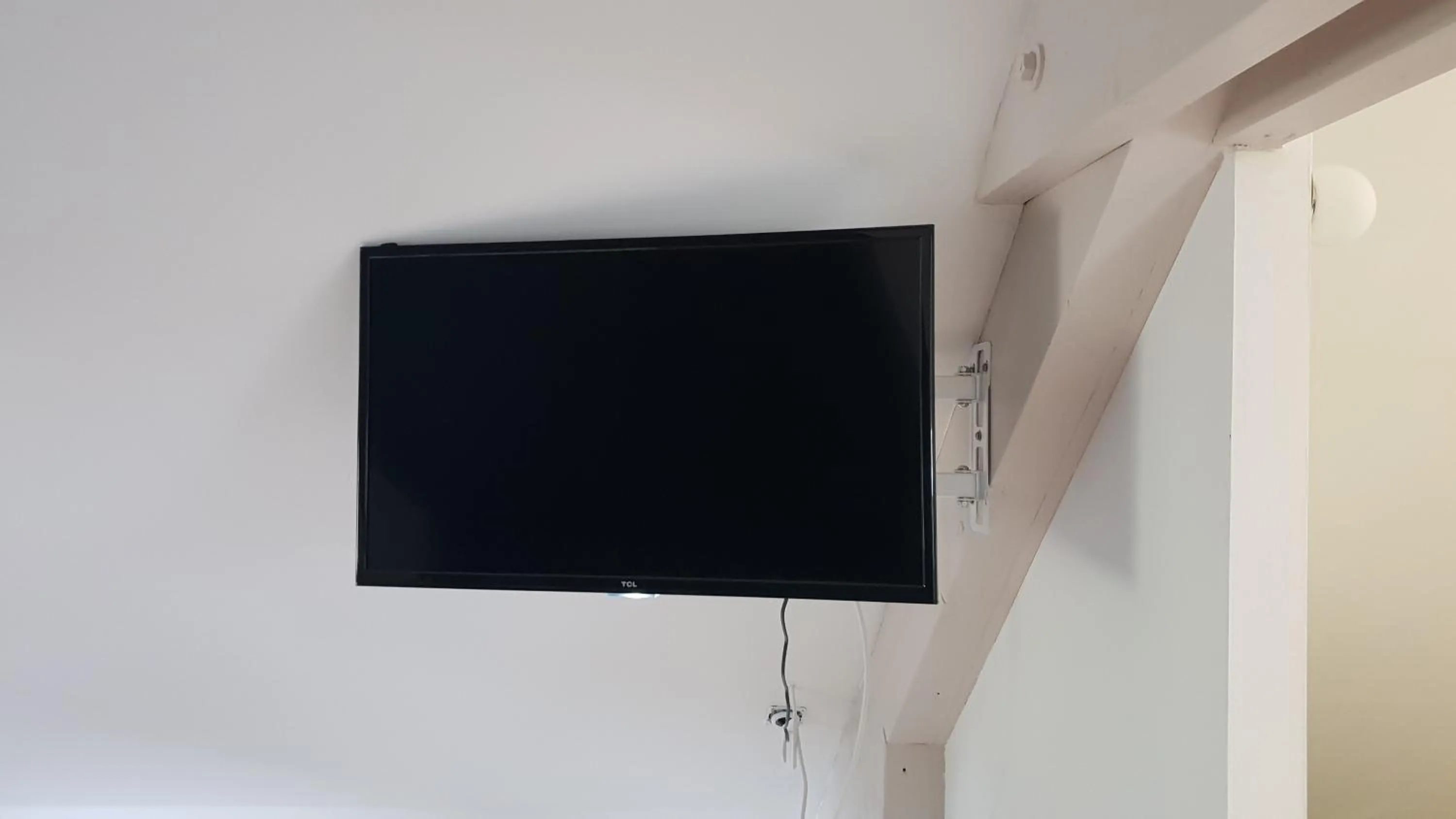 TV and multimedia in Chambres d hotes Couette et Campagne