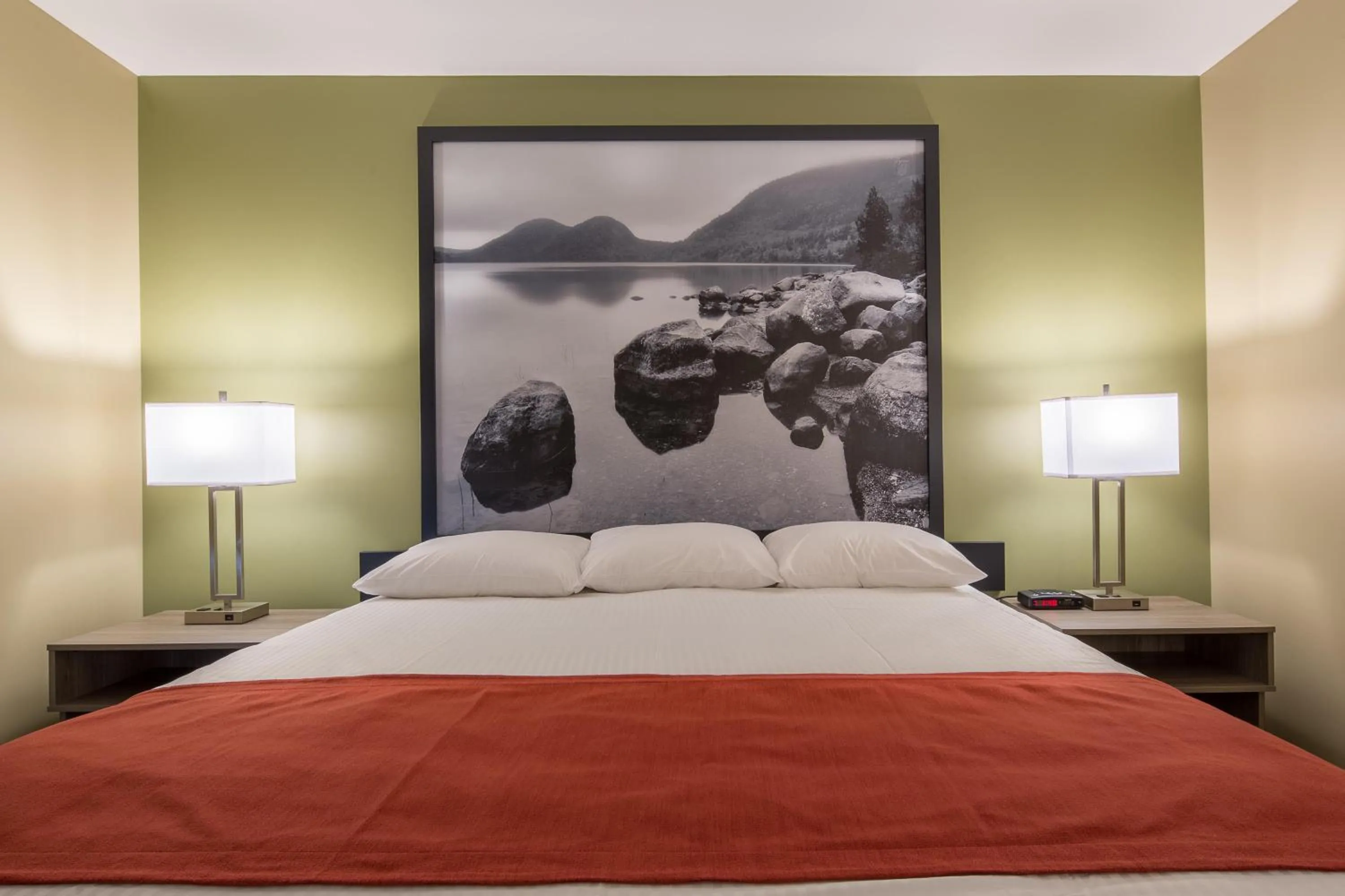 Bed in Super 8 by Wyndham Mont Laurier