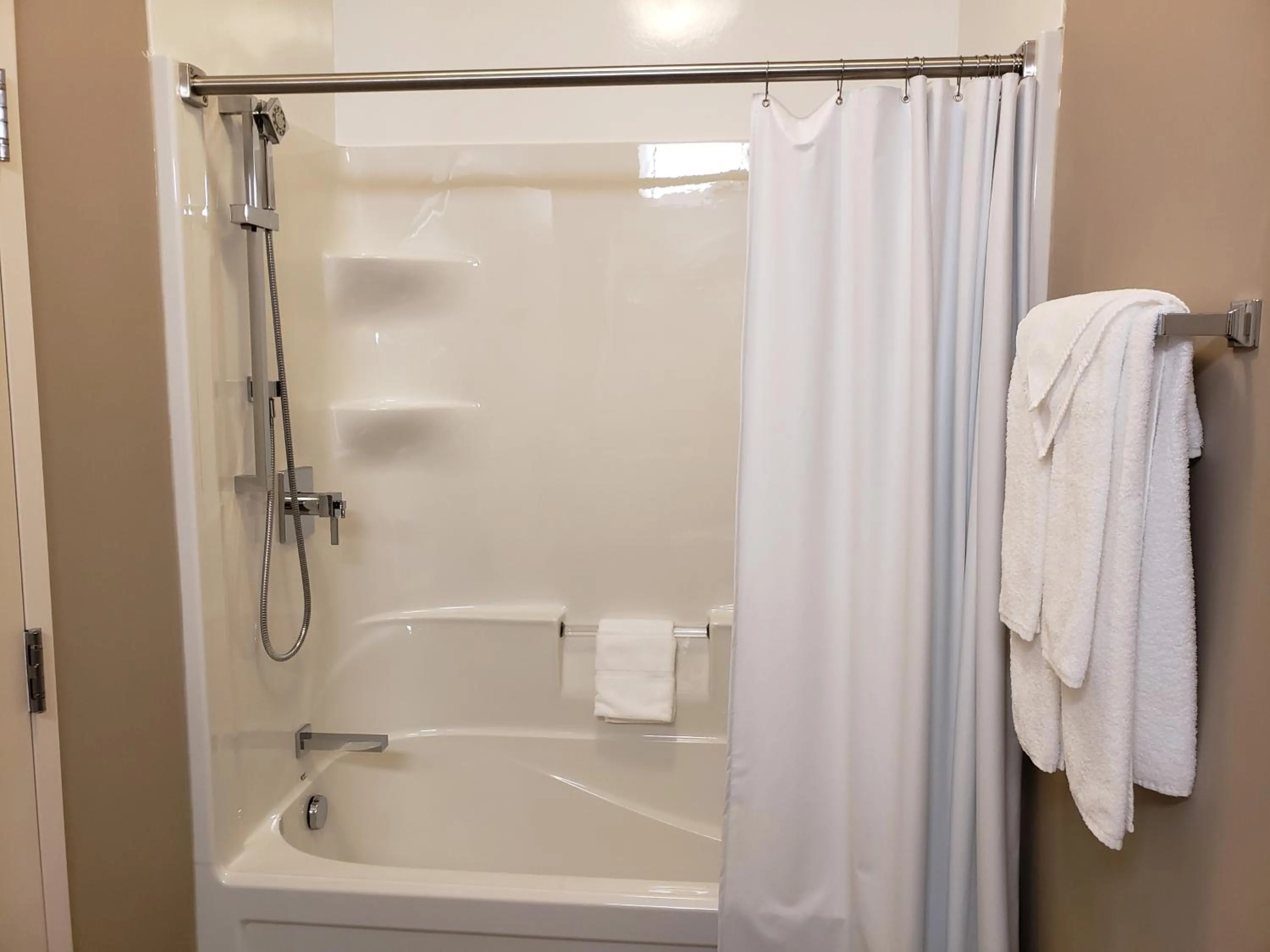 Bathroom in Super 8 by Wyndham Mont Laurier