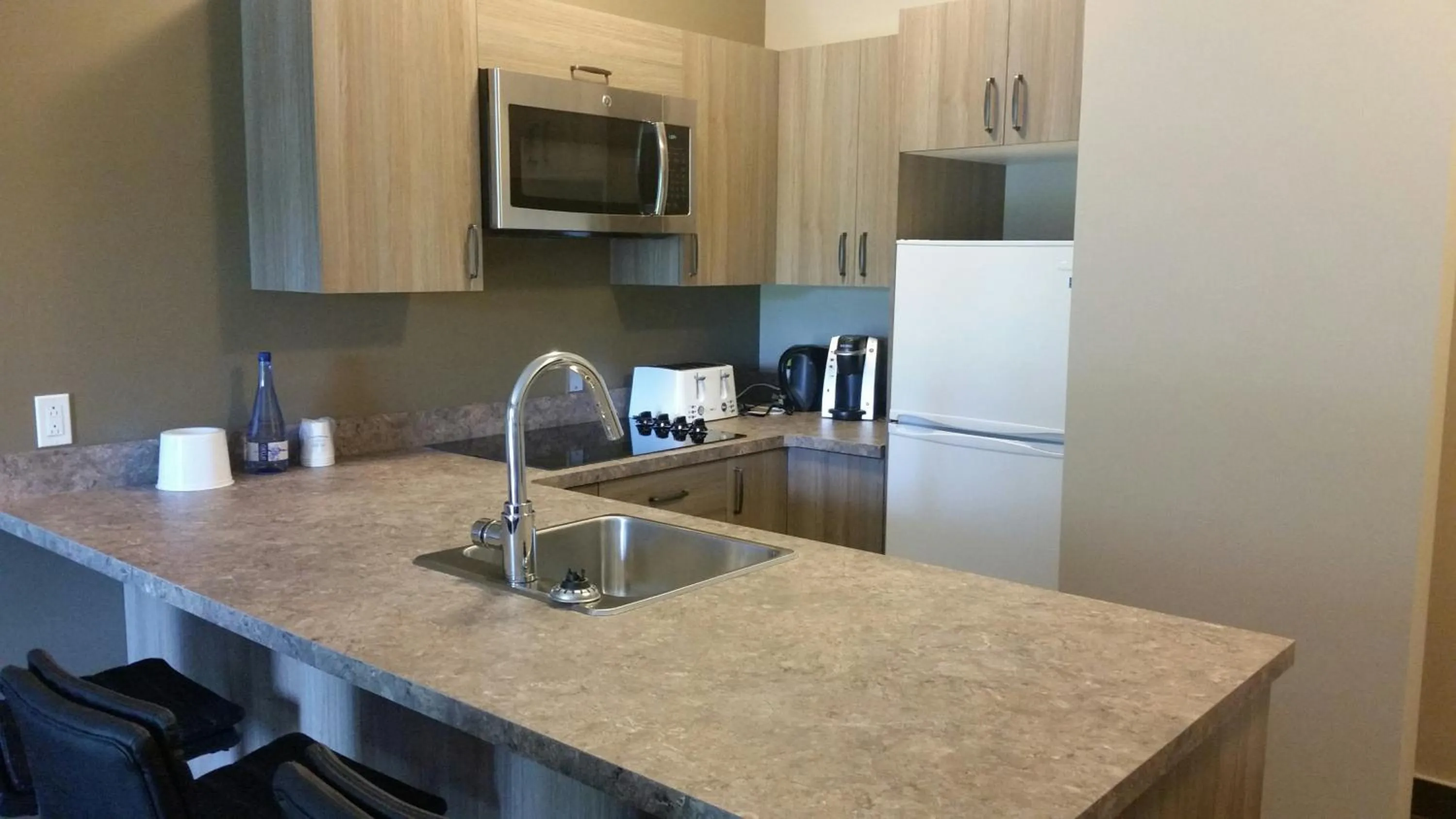 Kitchen or kitchenette in Super 8 by Wyndham Mont Laurier