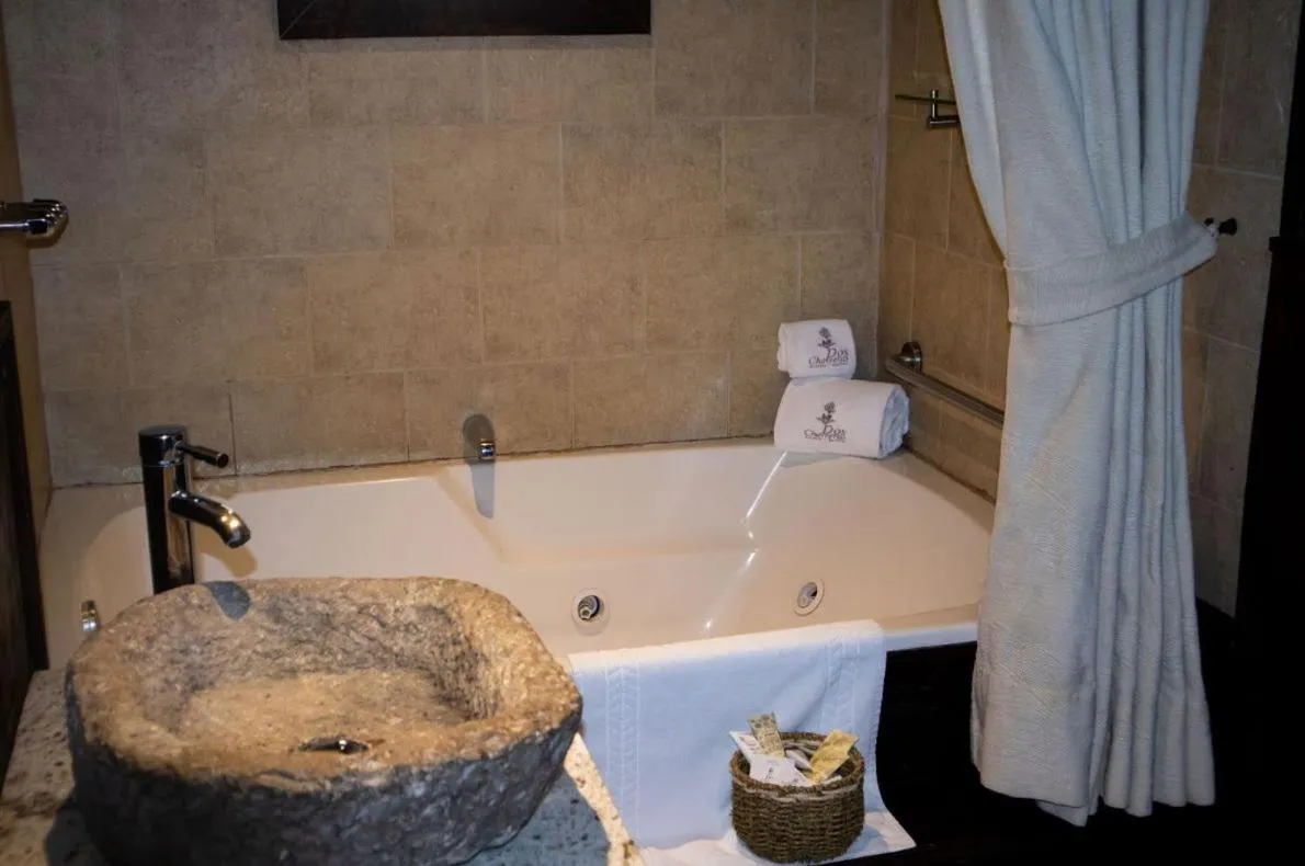 Hot Tub in Hacienda Hostería Dos Chorreras