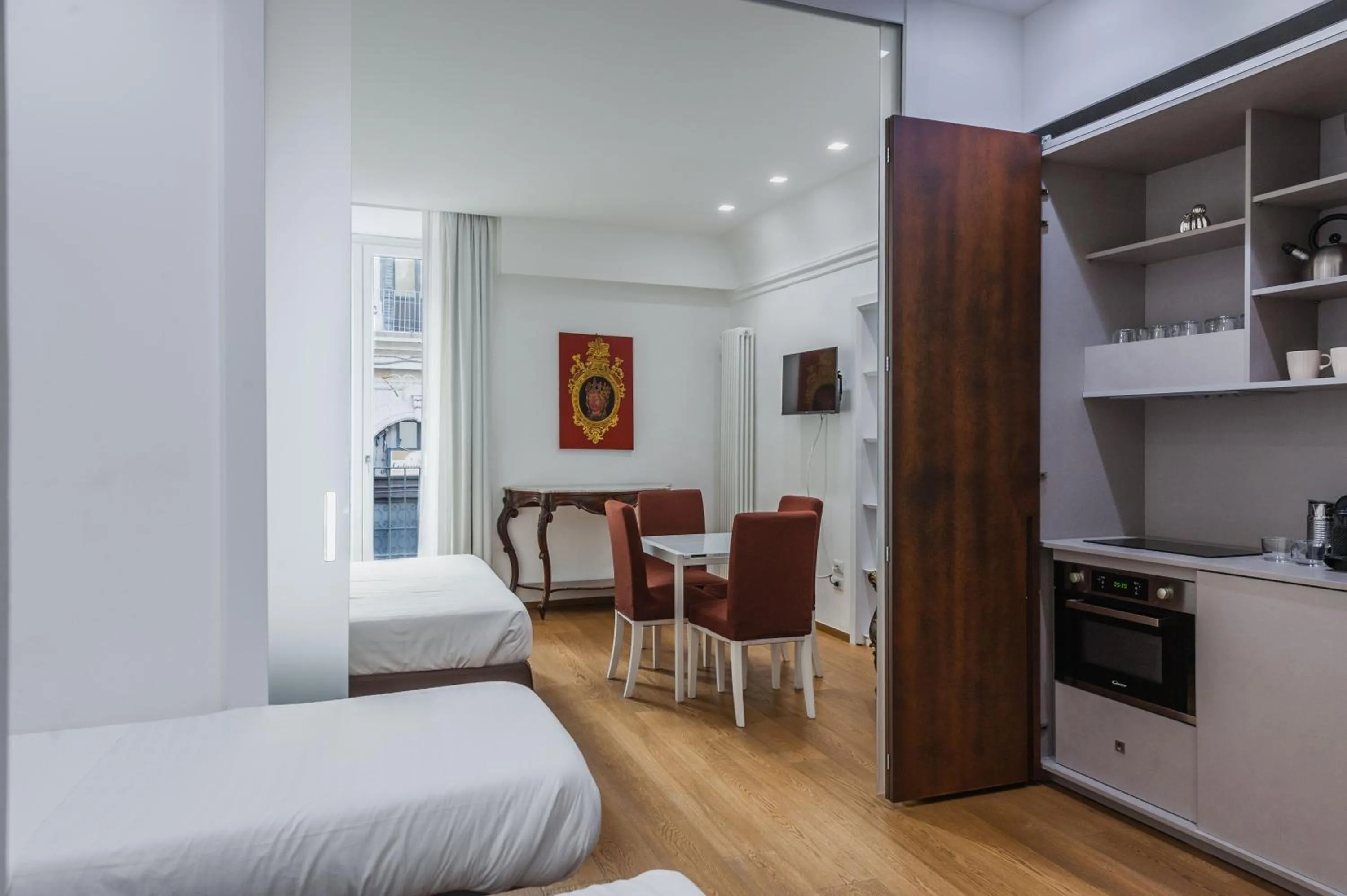 Kitchen or kitchenette in RG7 Apartments