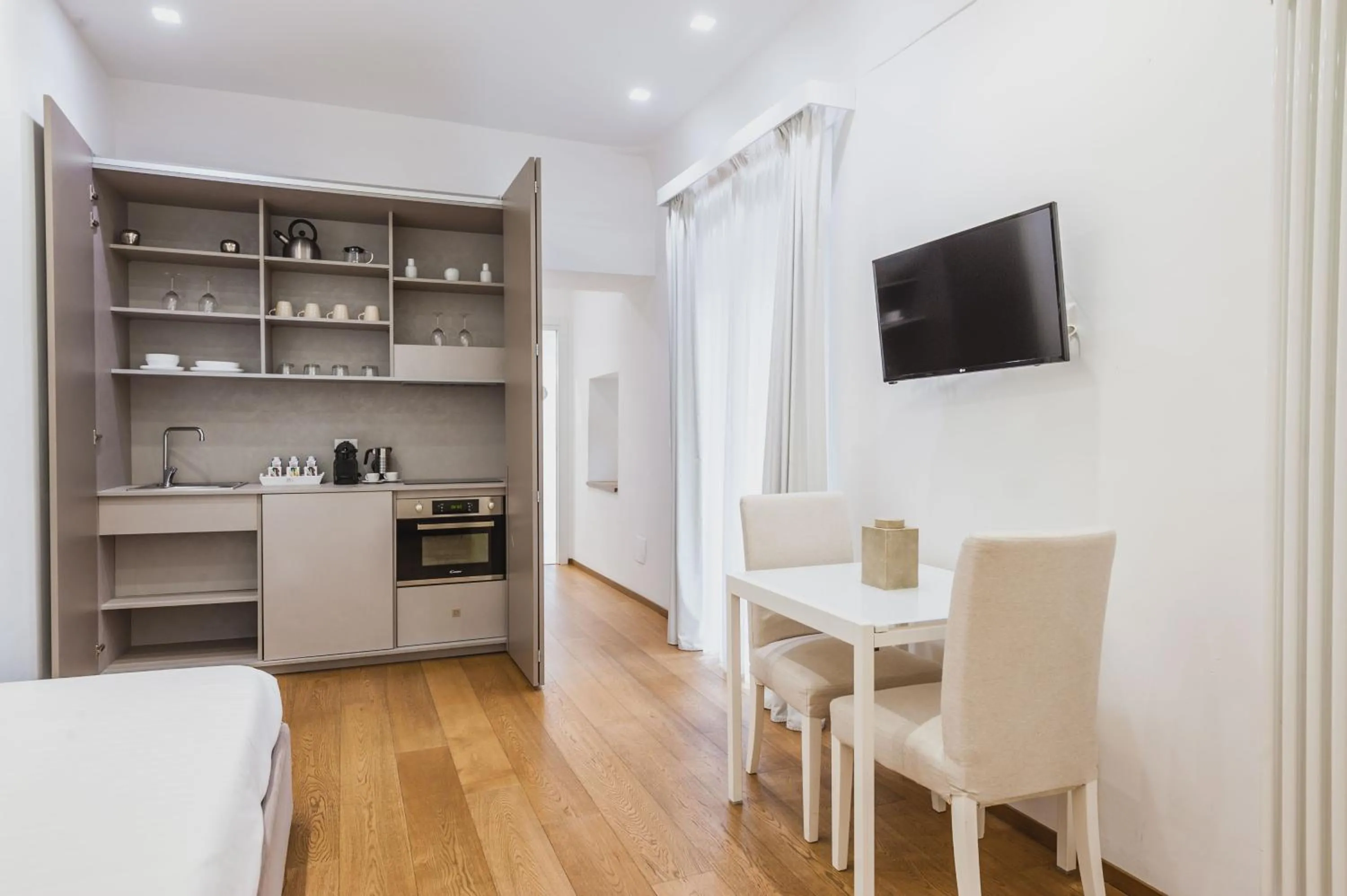 Kitchen or kitchenette in RG7 Apartments