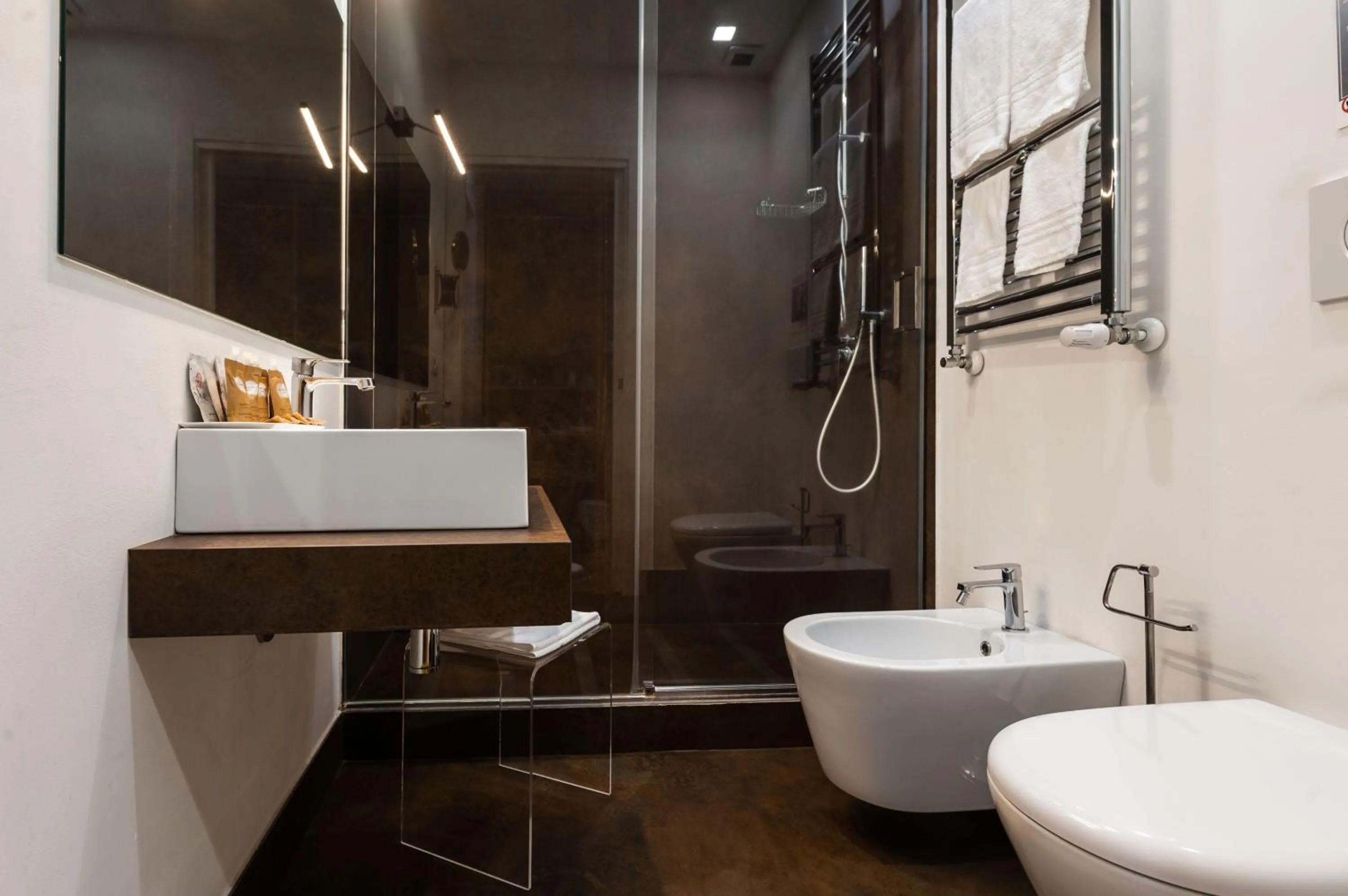 Bathroom in RG7 Apartments