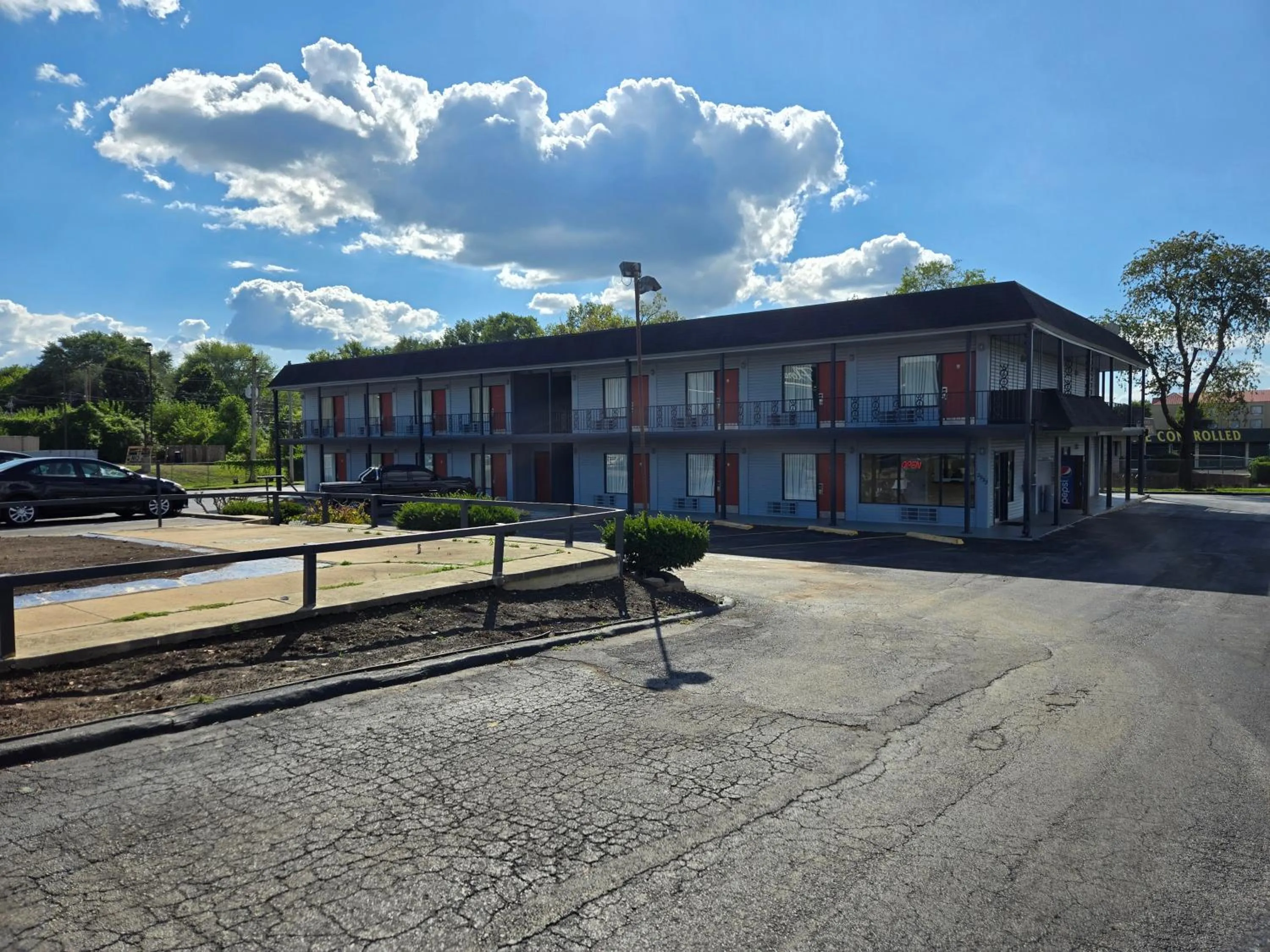 Property building in Plaza Inn Springfield