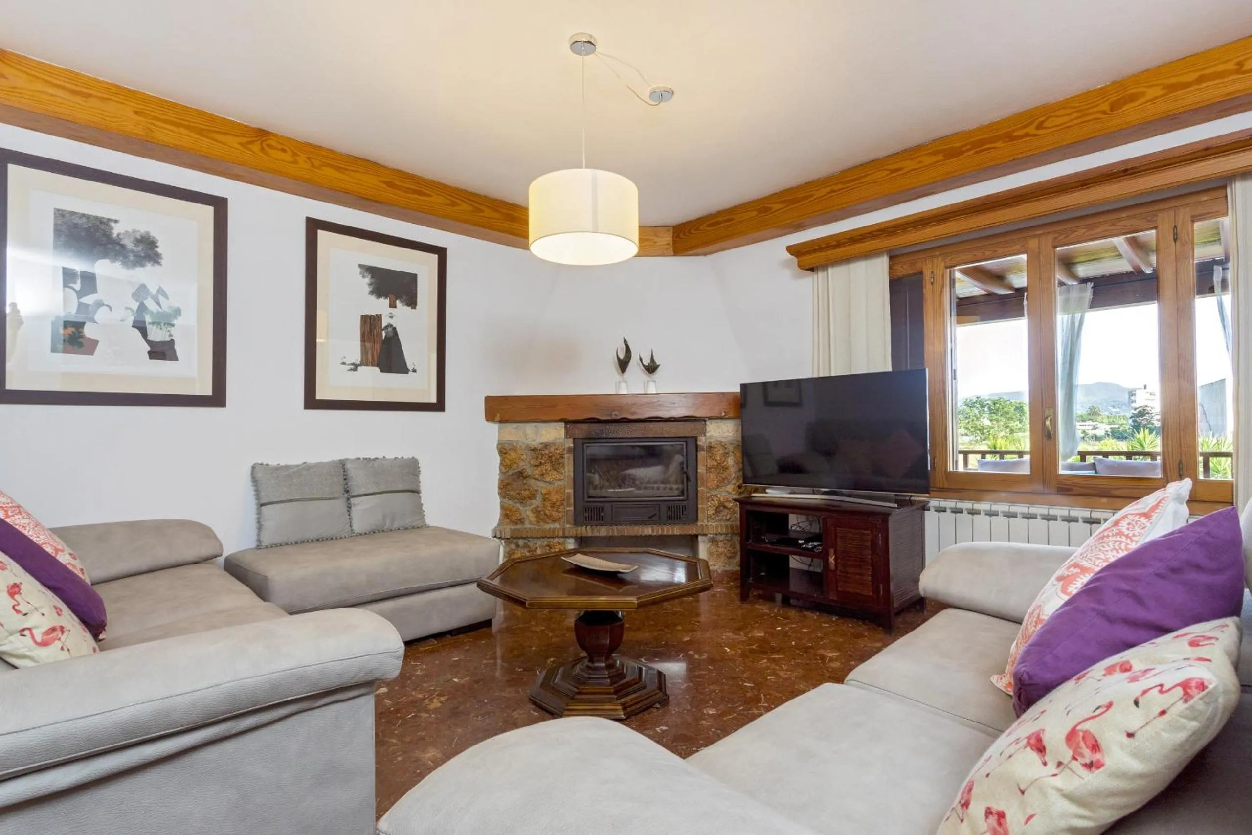 Communal lounge/ TV room in Huerta