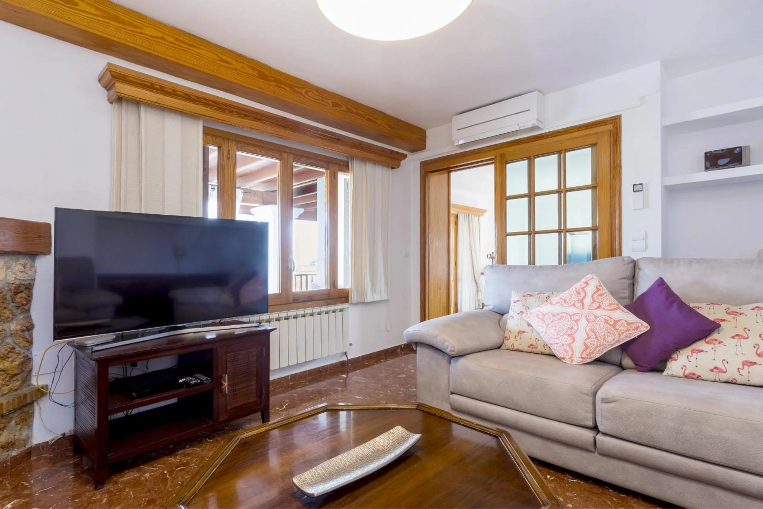 Communal lounge/ TV room in Huerta