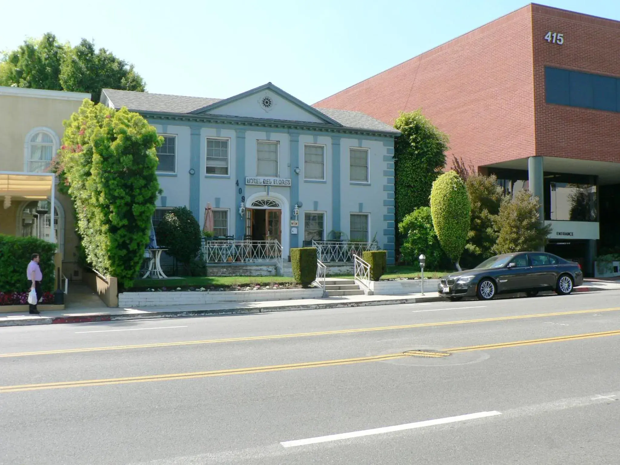 Facade/entrance in Hotel del Flores Facade/entrance in Hotel del Flores