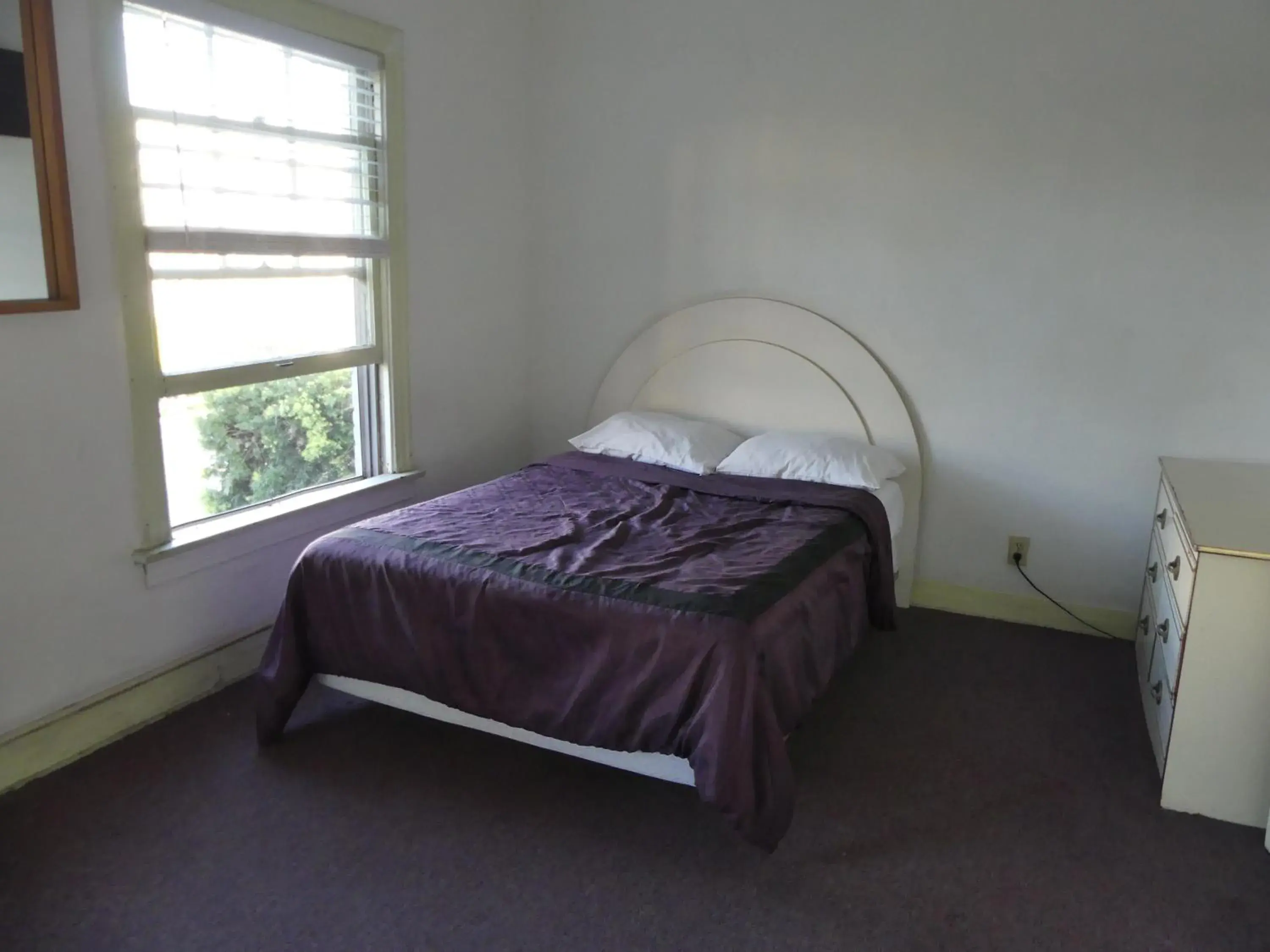 Bed in Hotel del Flores Bed in Hotel del Flores