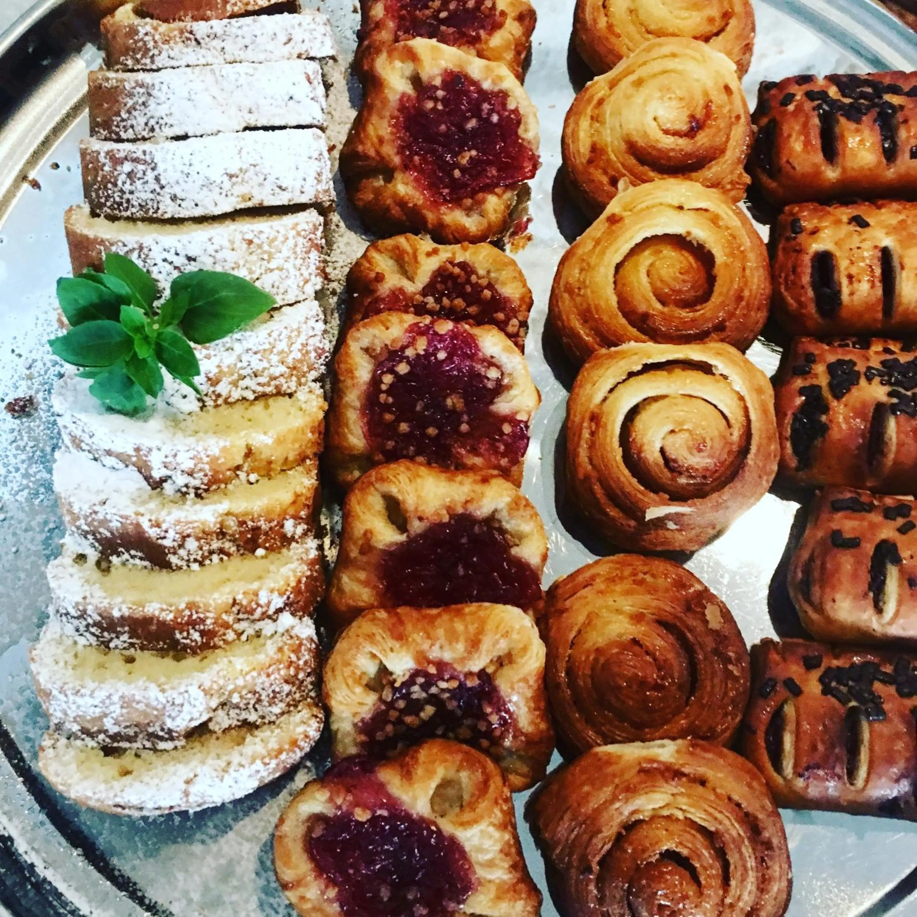 Food and drinks in Aianteion Bay Luxury Hotel & Suites