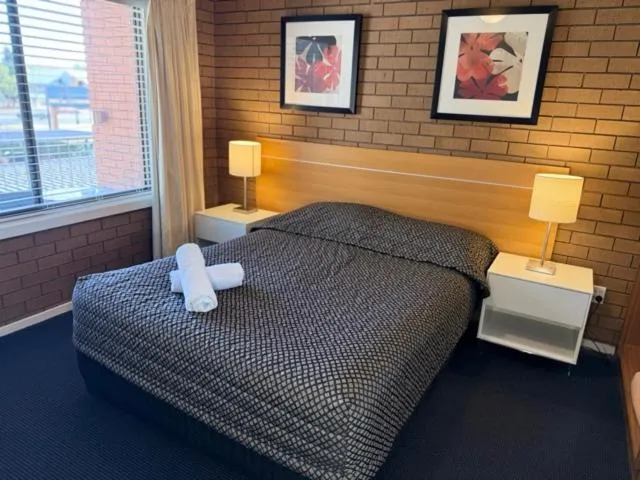 Bed in Parkview Motor Inn and Apartments