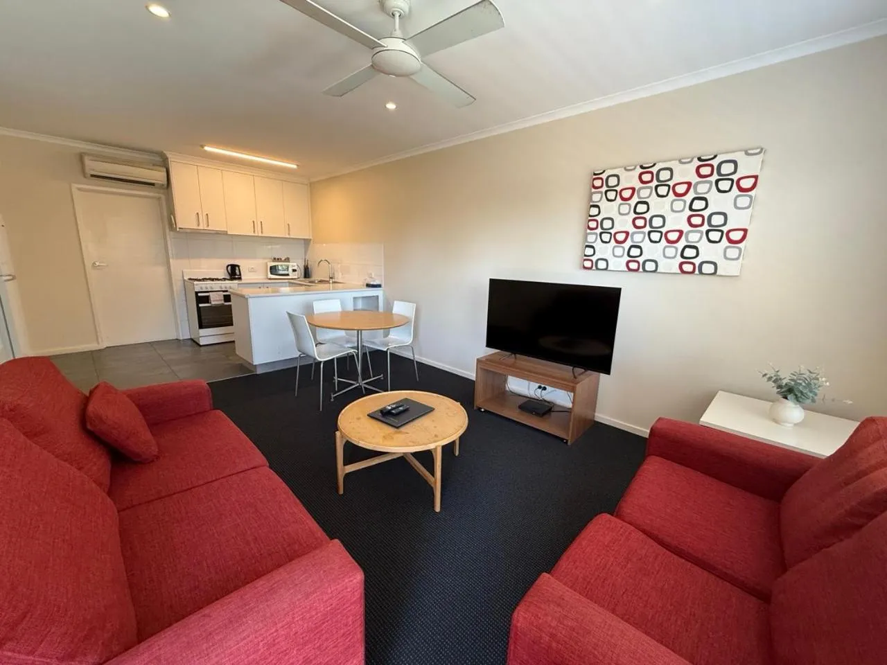 Living room in Parkview Motor Inn and Apartments