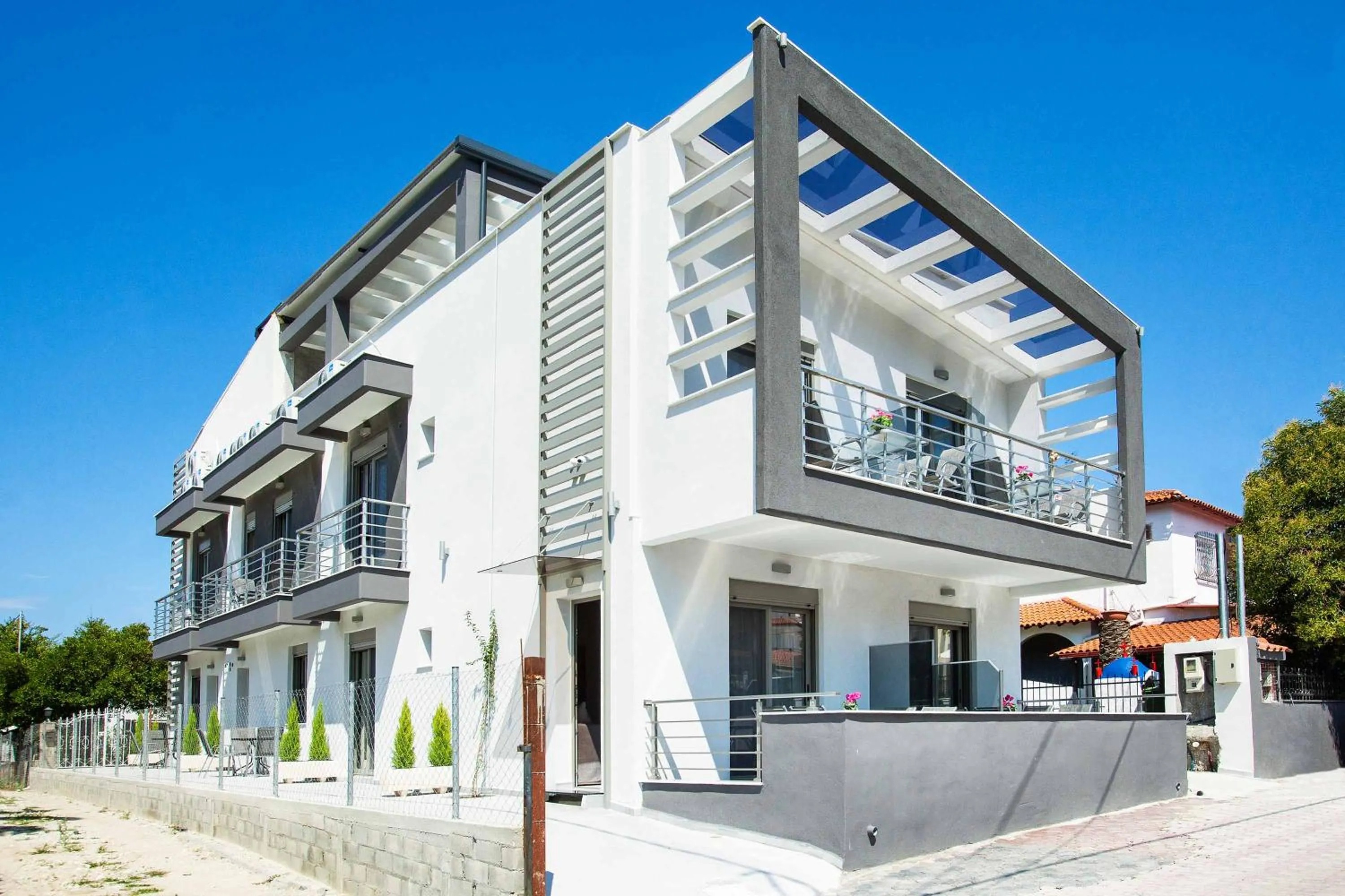 Property building in Nymphes Deluxe Accommodation Pefkochori