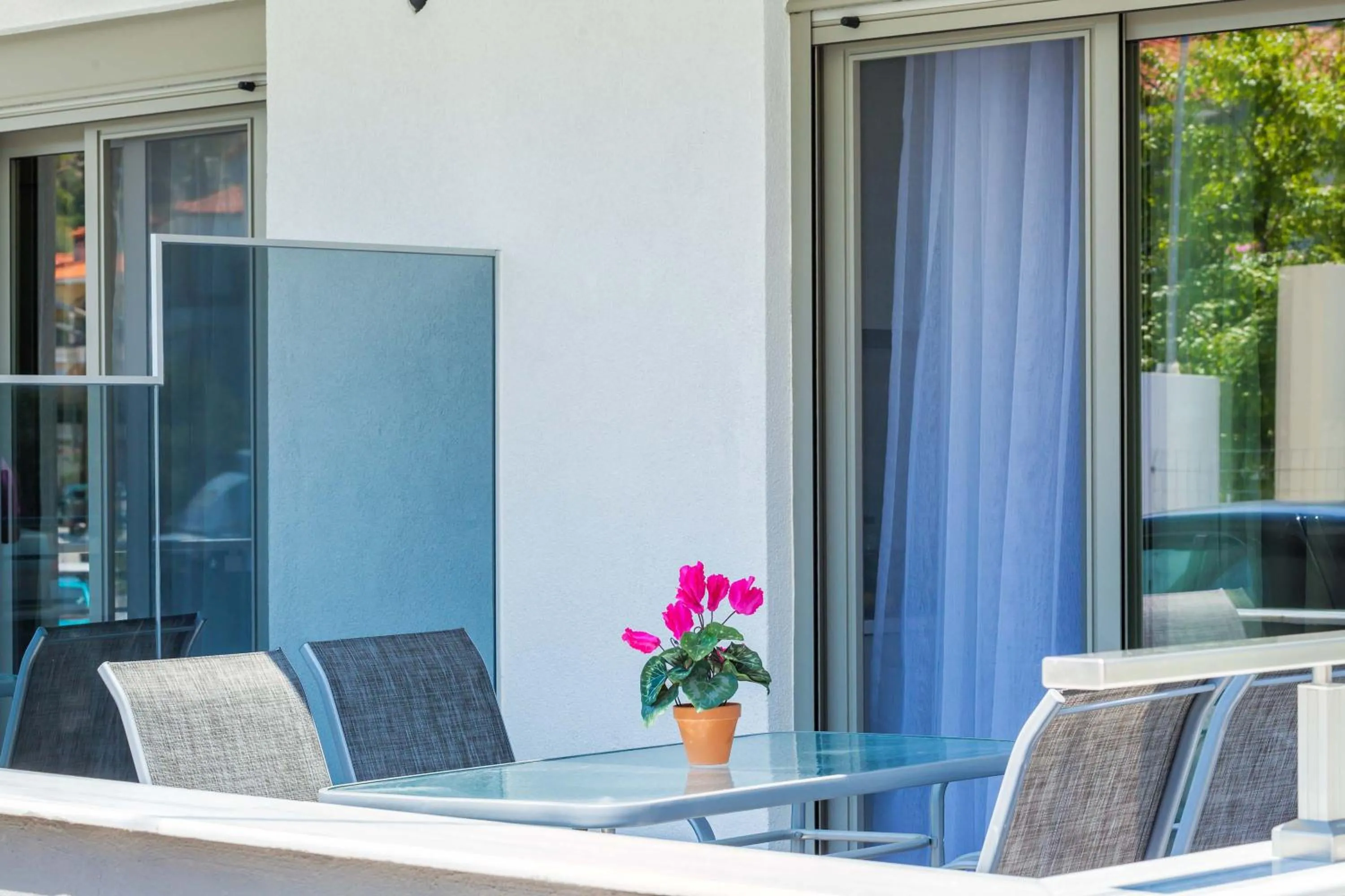 Patio in Nymphes Deluxe Accommodation Pefkochori