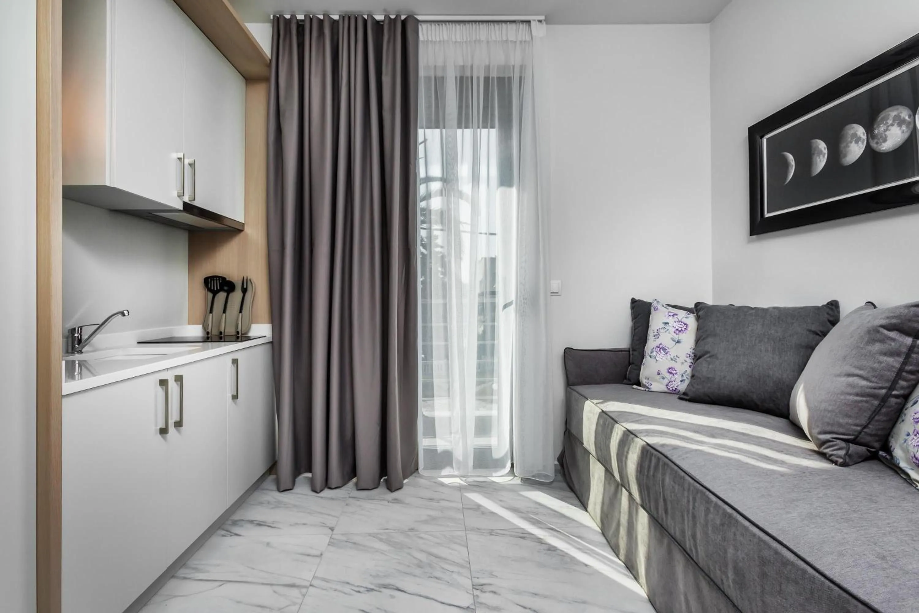 Kitchen or kitchenette in Nymphes Deluxe Accommodation Pefkochori