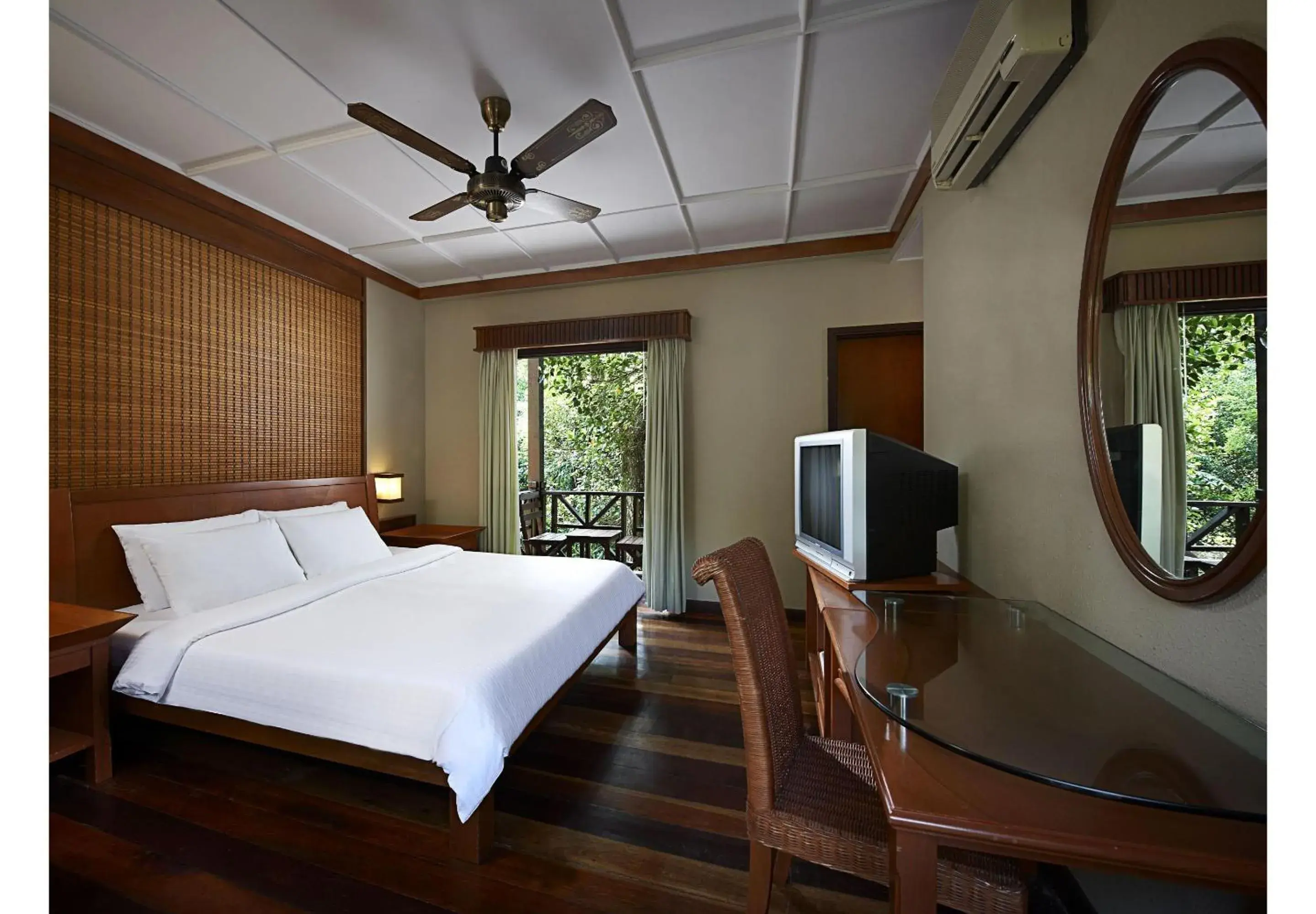 Photo of the whole room, Bed in Redang Island Resort Photo of the whole room, Bed in Redang Island Resort