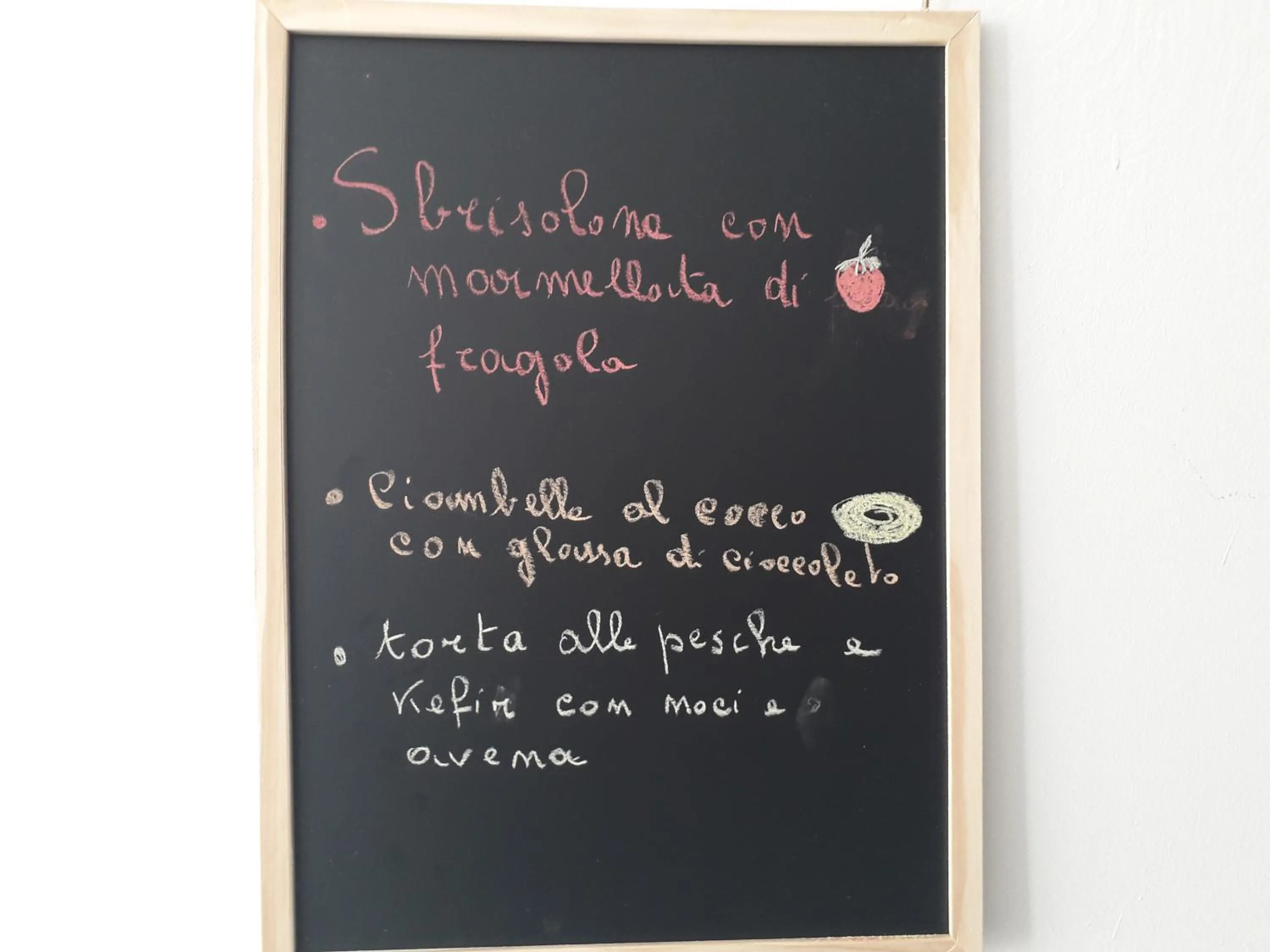 Continental breakfast in Cortile Calinea