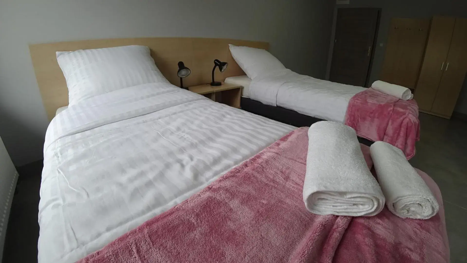 Double Room with Private Bathroom and Extra Bed in Apartamenty Kozienice Double Room with Private Bathroom and Extra Bed in Apartamenty Kozienice