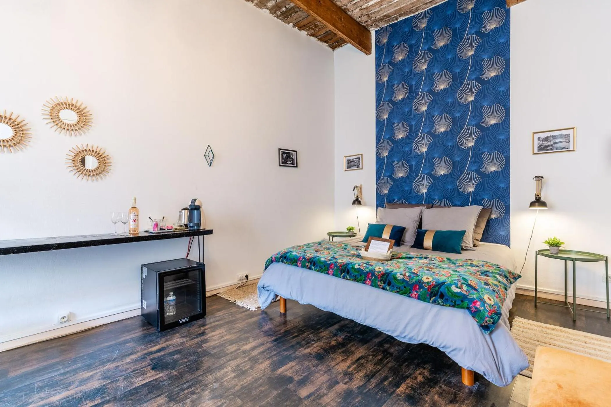 Bed in LE PANIER ENCHANTÉ - Suites & Loft - Terrasse et patio au dessus du Vieux Port